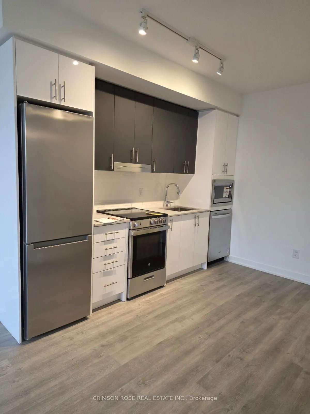 5105 Hurontario Street, #414