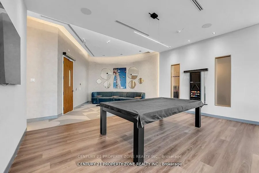 509 Dundas Street, #417