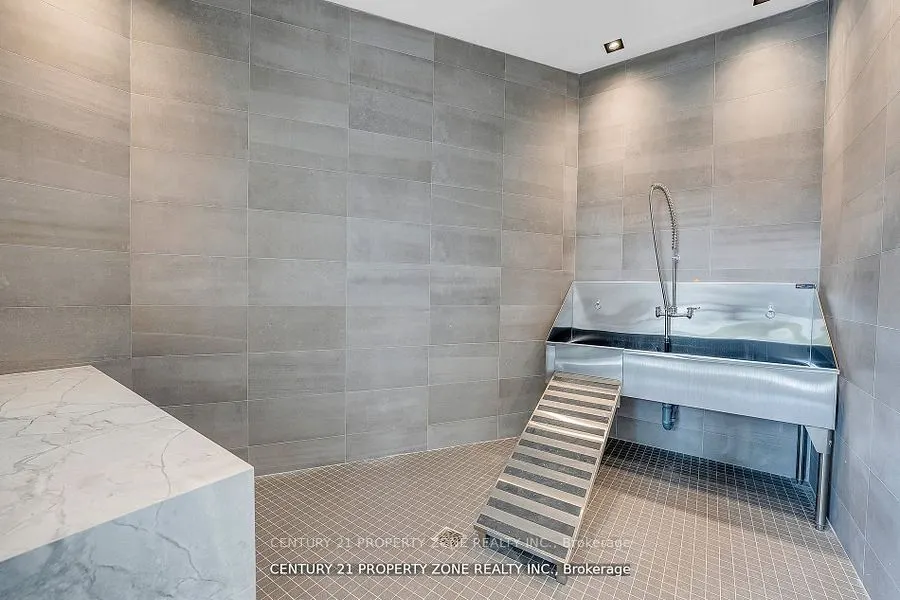 509 Dundas Street, #417