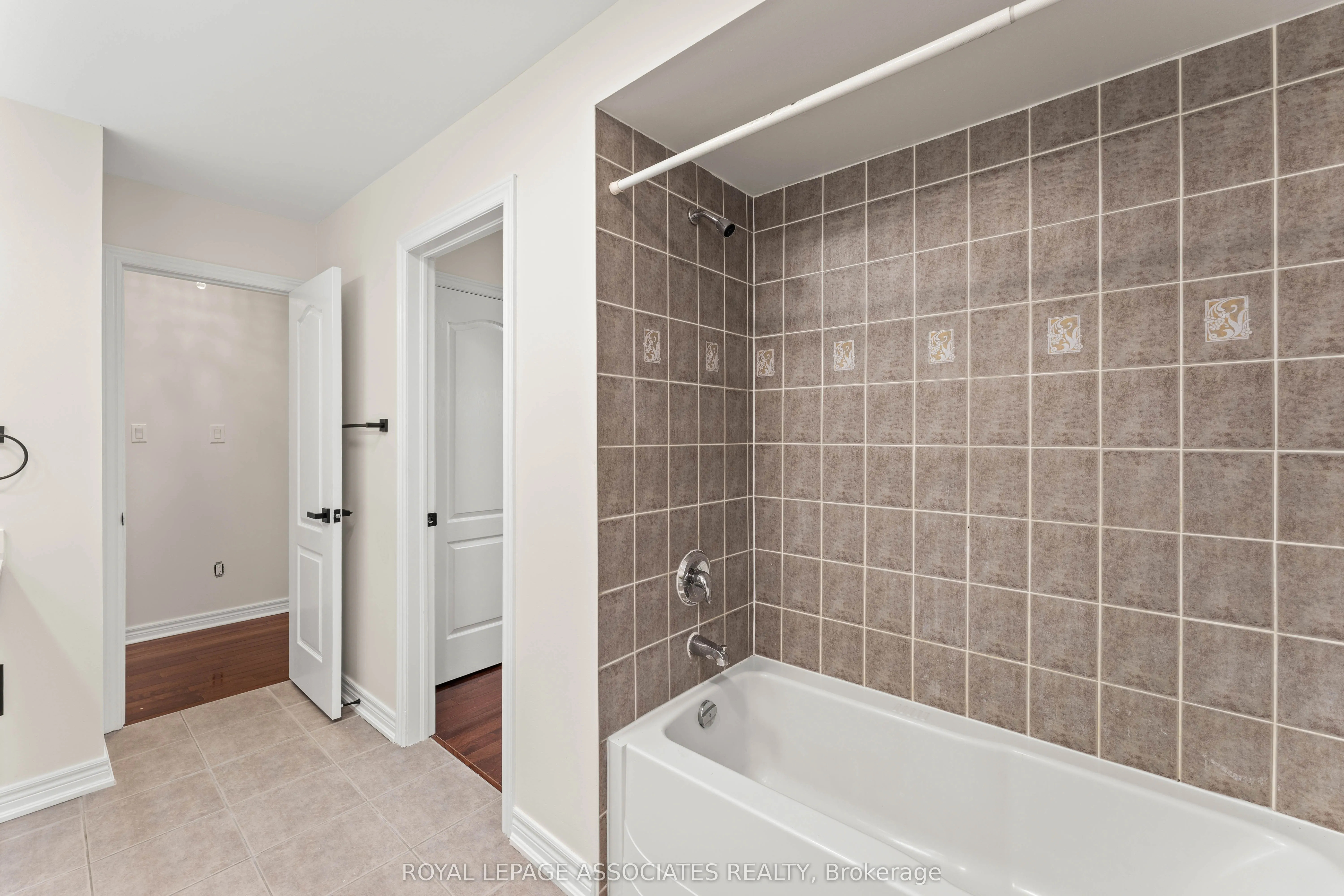 88 Showboat Crescent