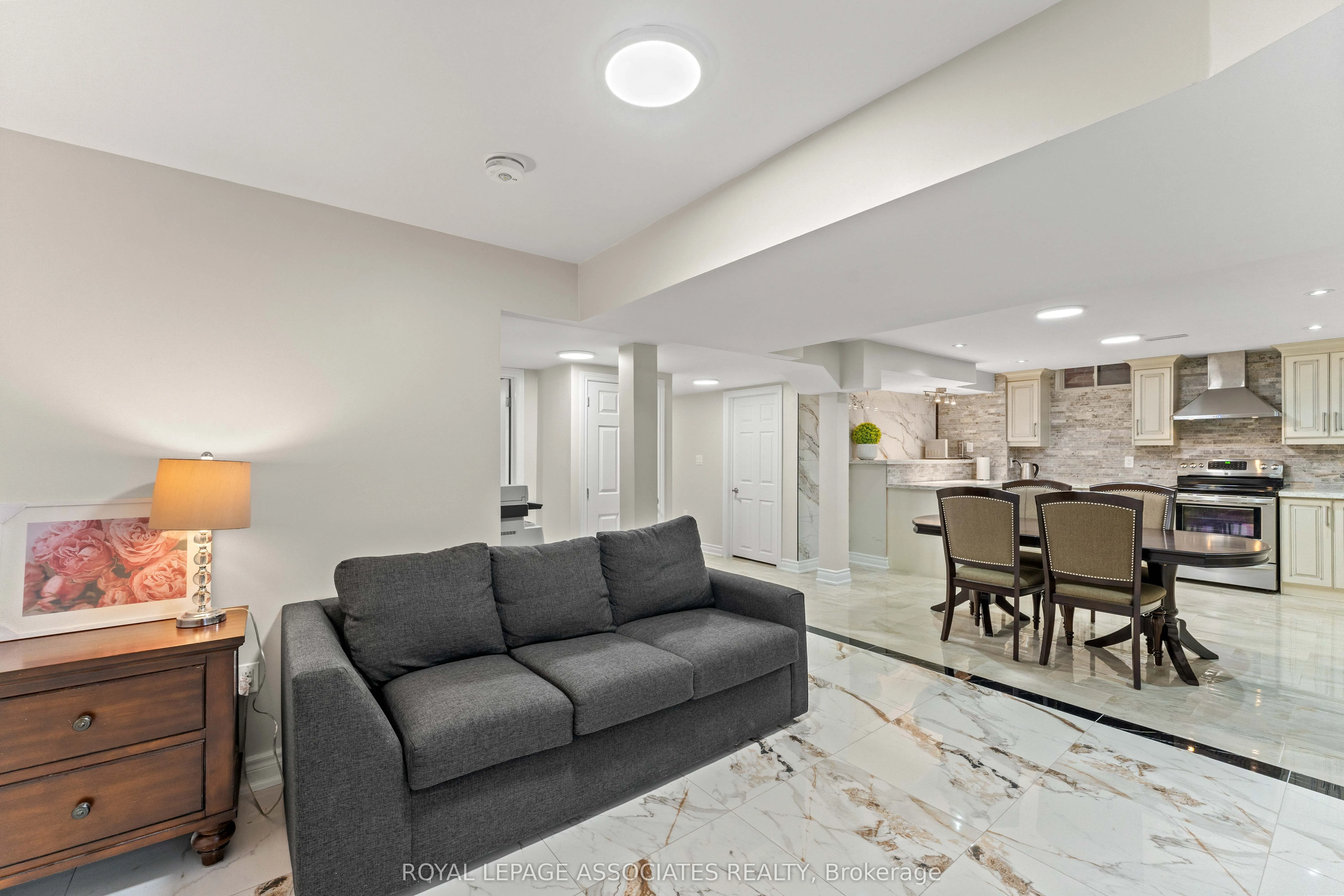 88 Showboat Crescent