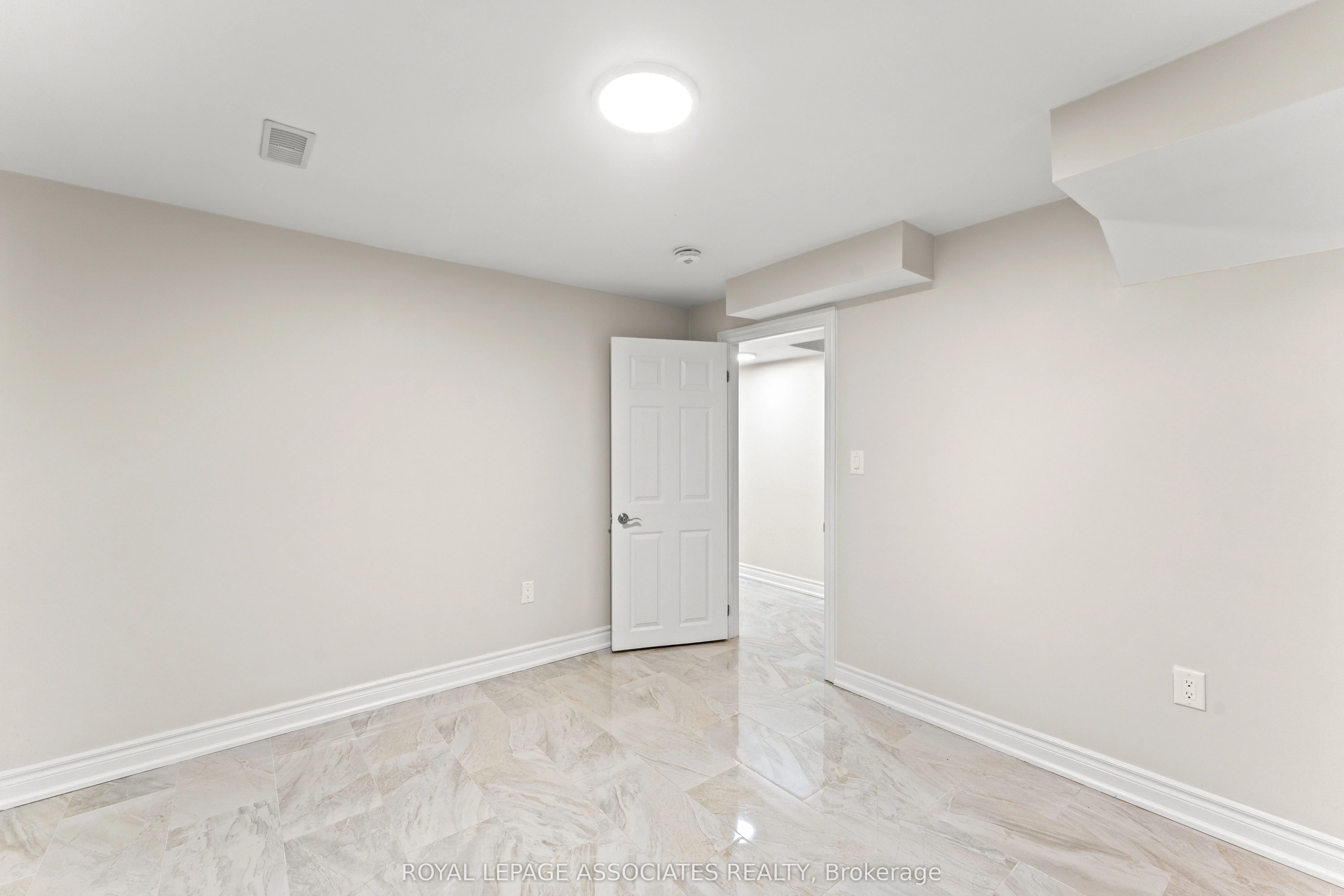 88 Showboat Crescent