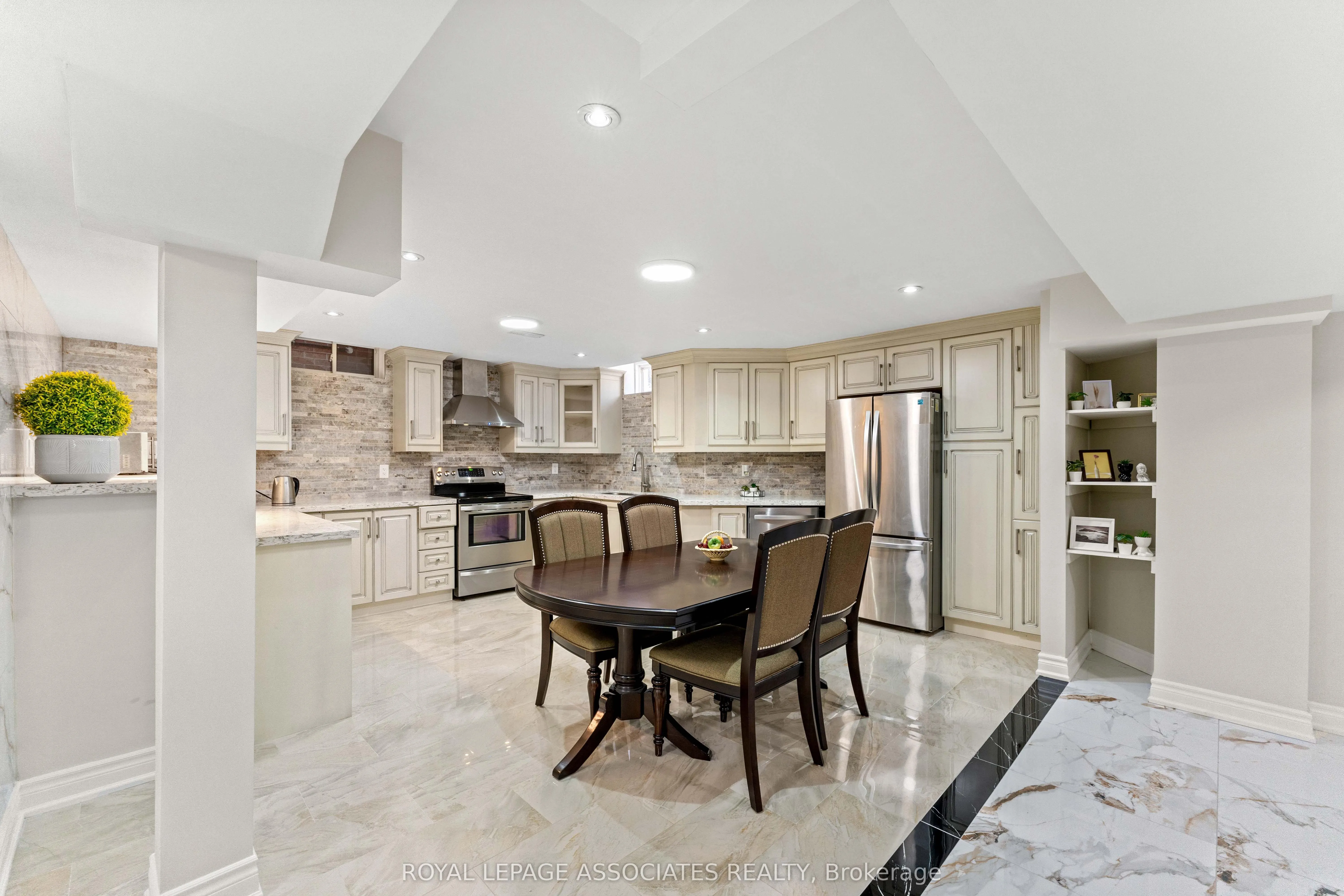 88 Showboat Crescent