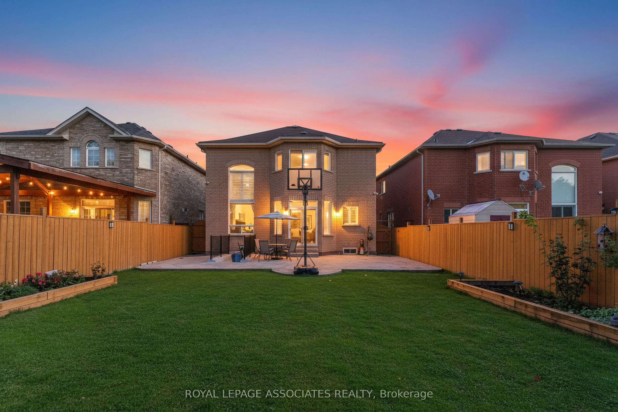 88 Showboat Crescent