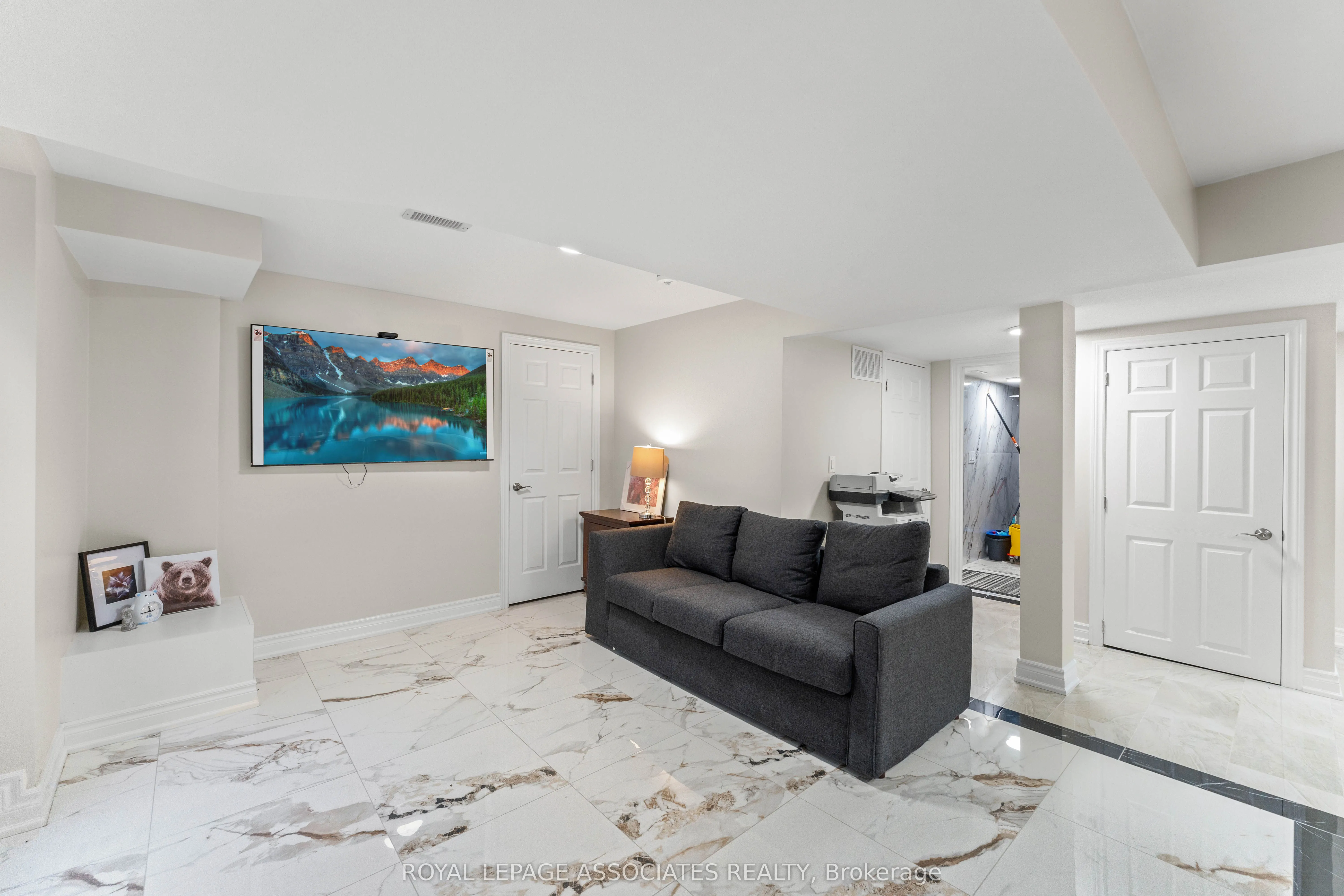 88 Showboat Crescent