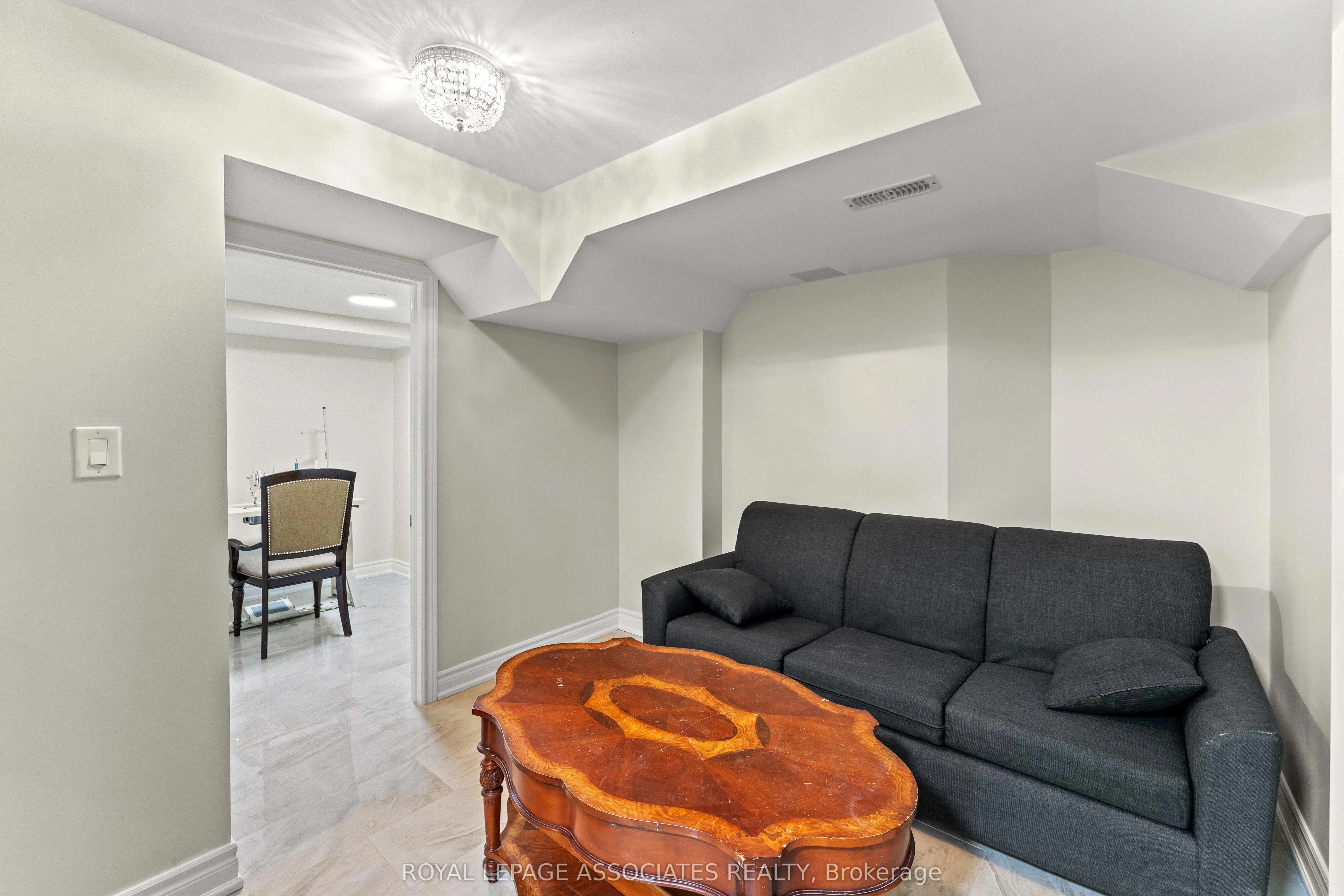88 Showboat Crescent