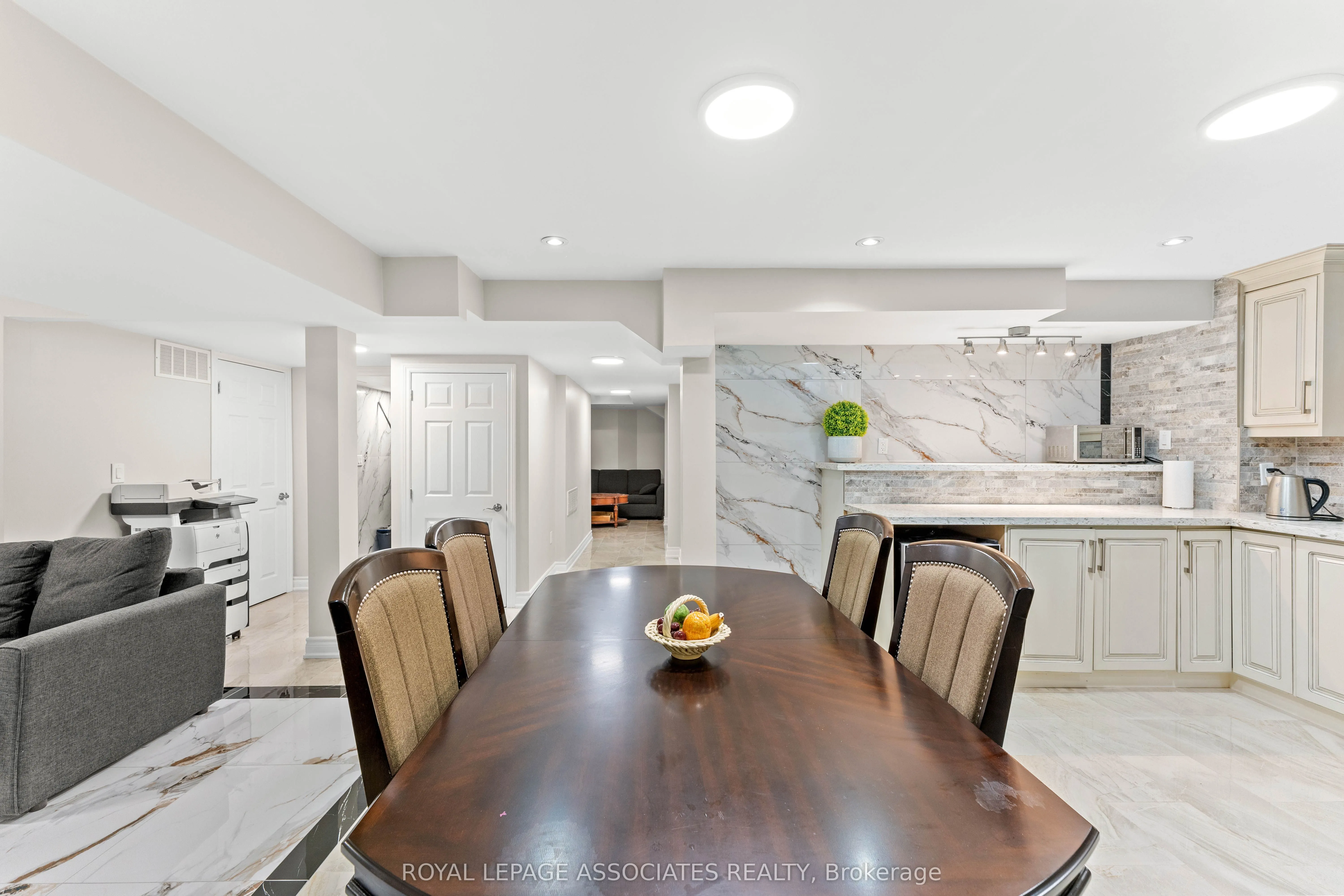 88 Showboat Crescent