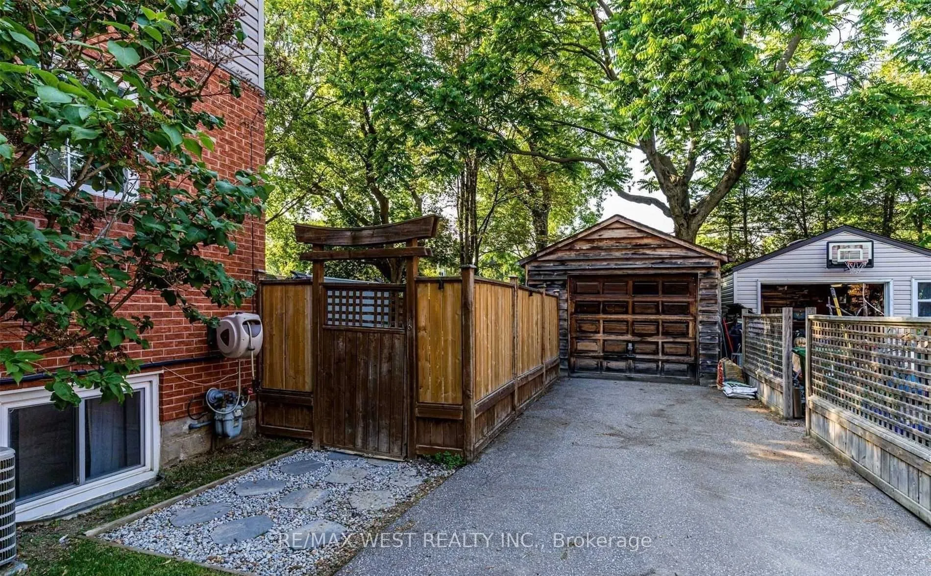 92 Lake Crescent