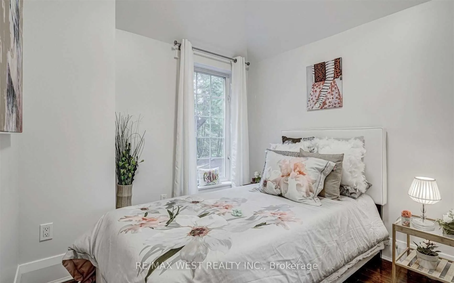 92 Lake Crescent