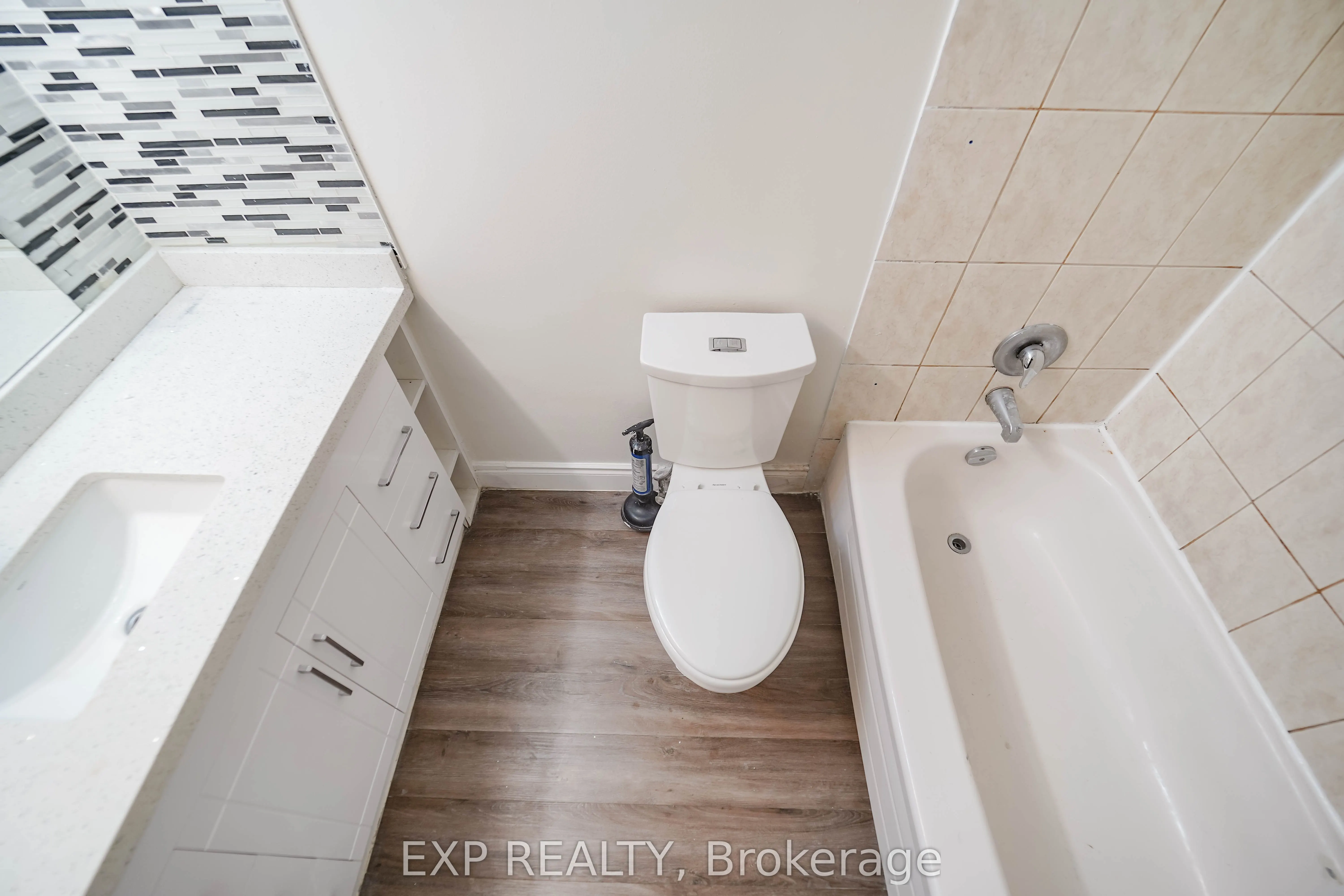 236 Albion Road, #901