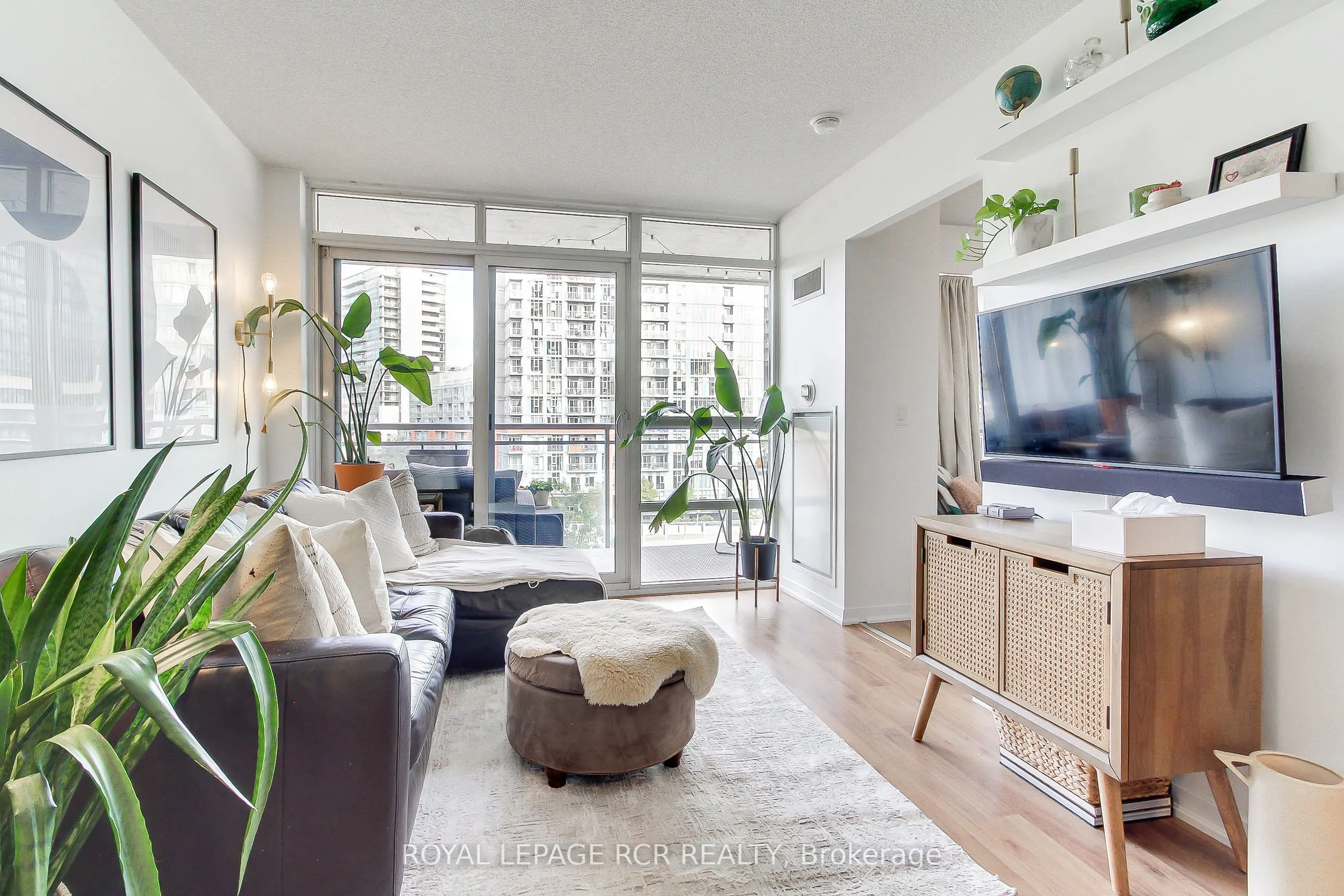 38 Joe Shuster Way, #623