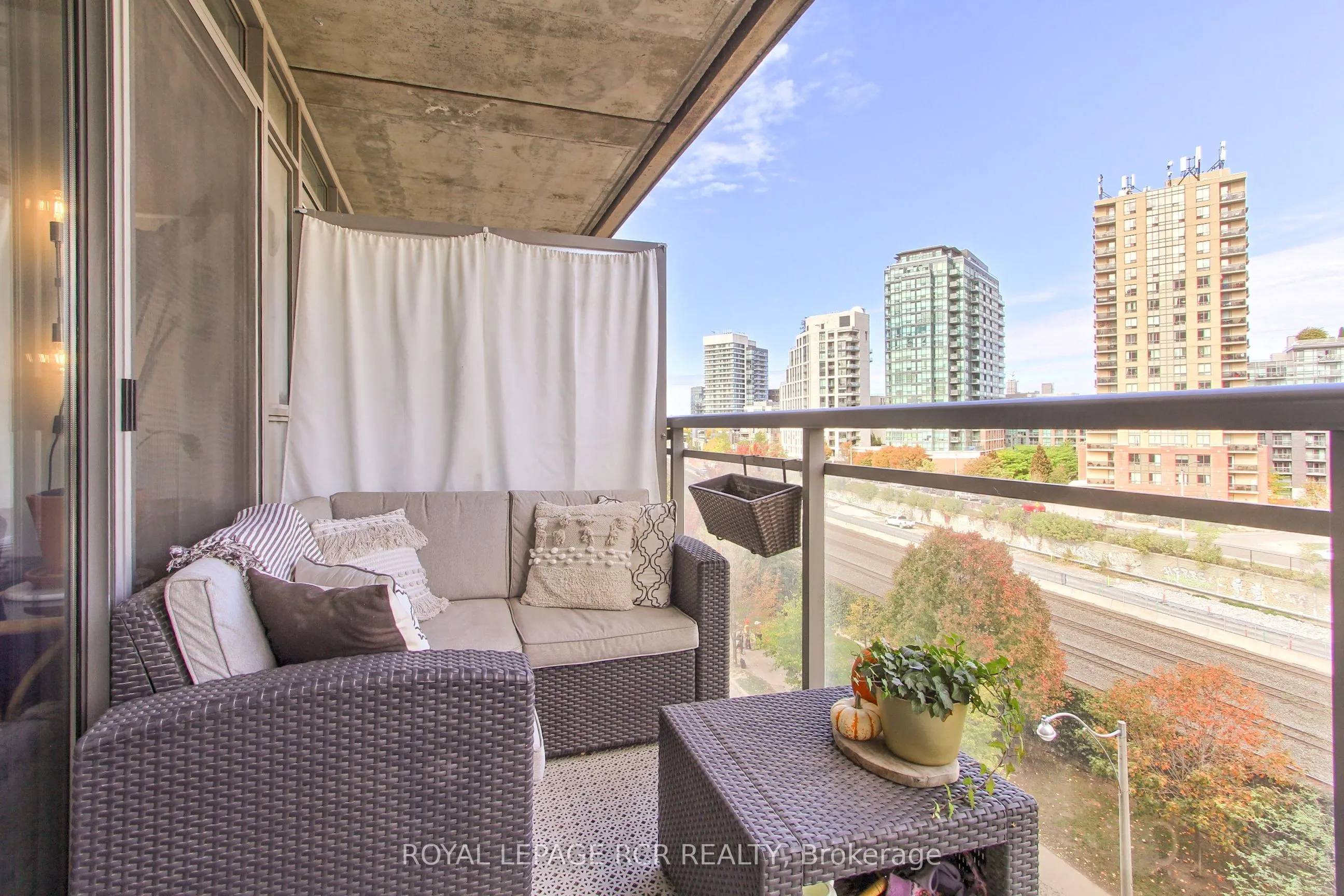 38 Joe Shuster Way, #623