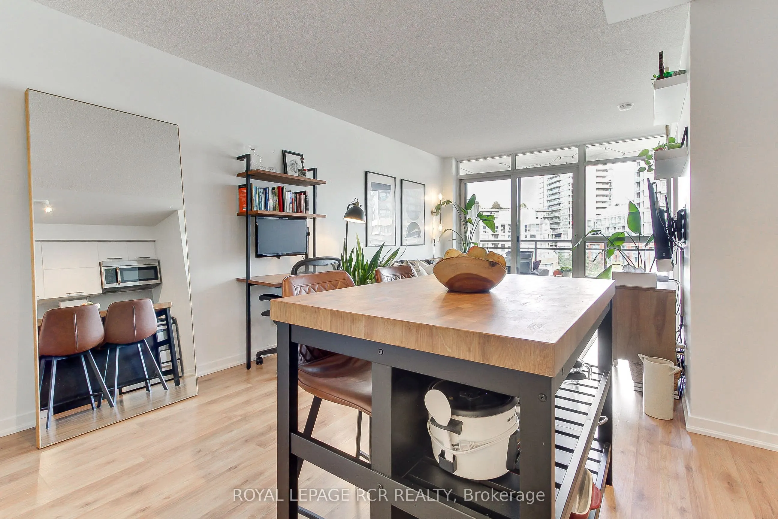 38 Joe Shuster Way, #623