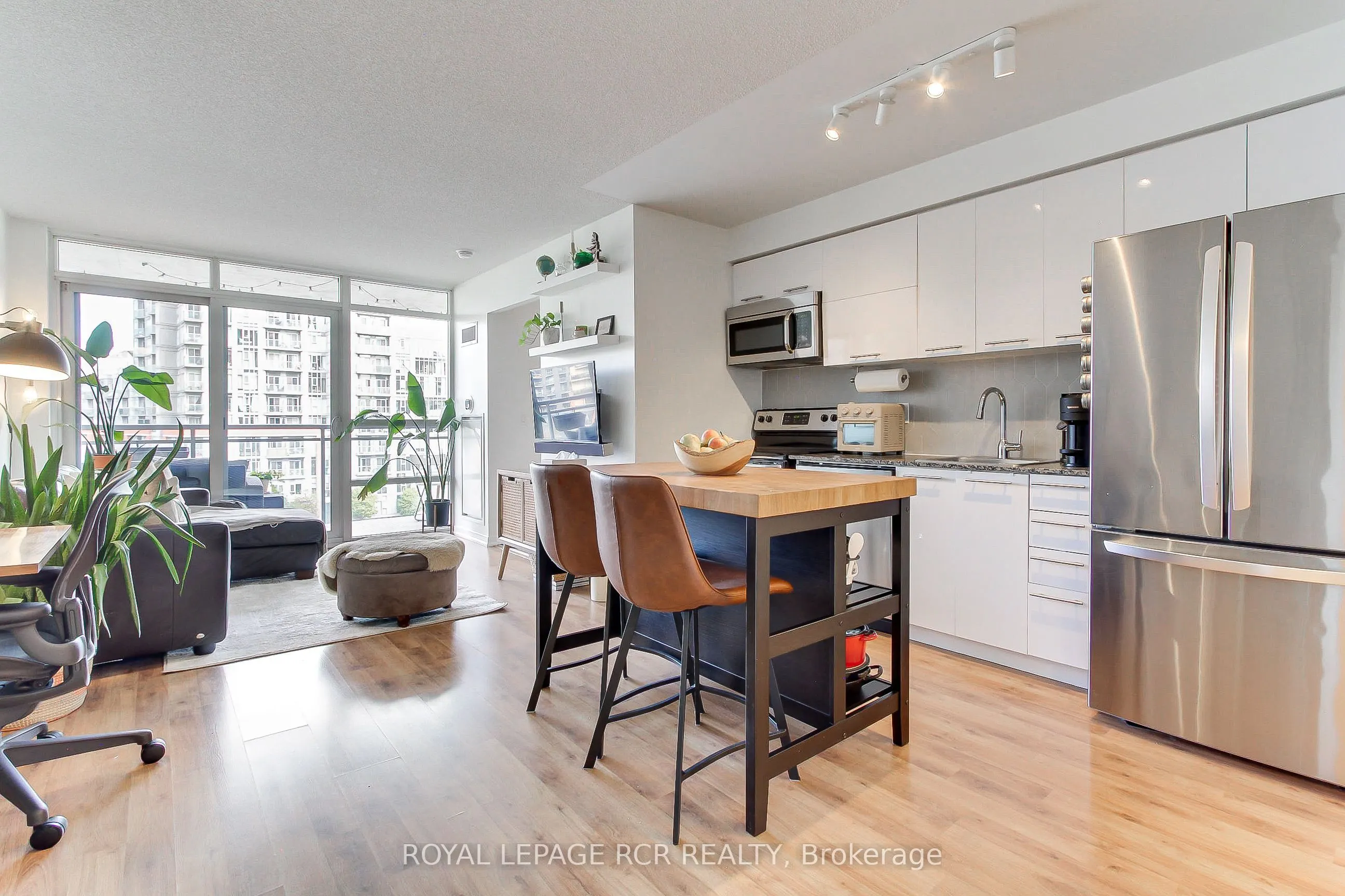 38 Joe Shuster Way, #623