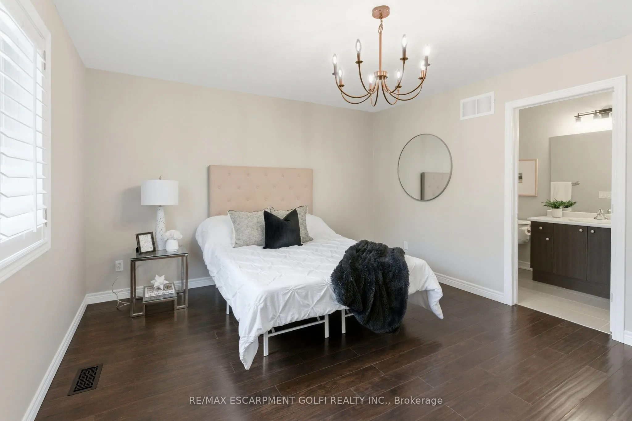 5056 New Street, #1