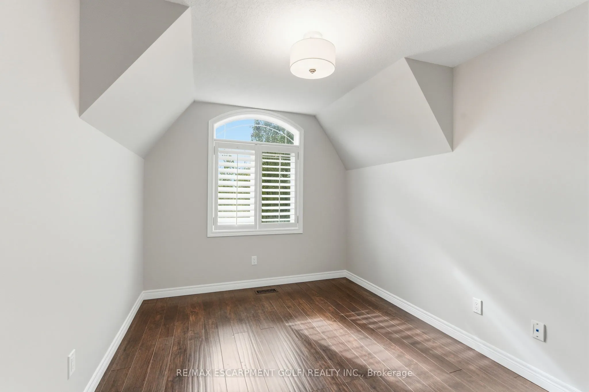 5056 New Street, #1