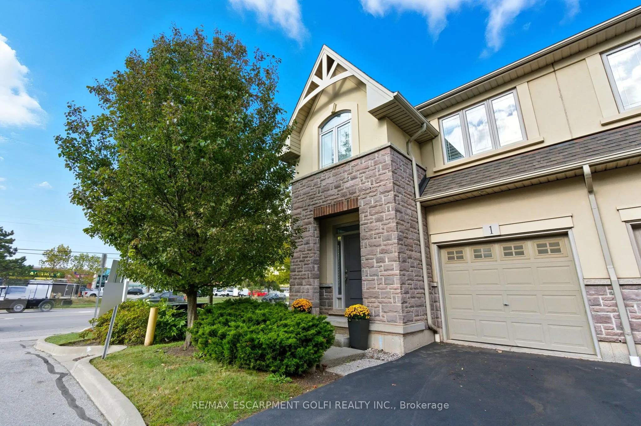 5056 New Street, #1