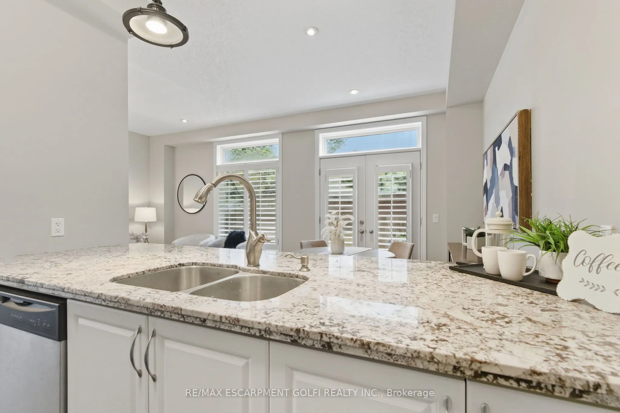 5056 New Street, #1