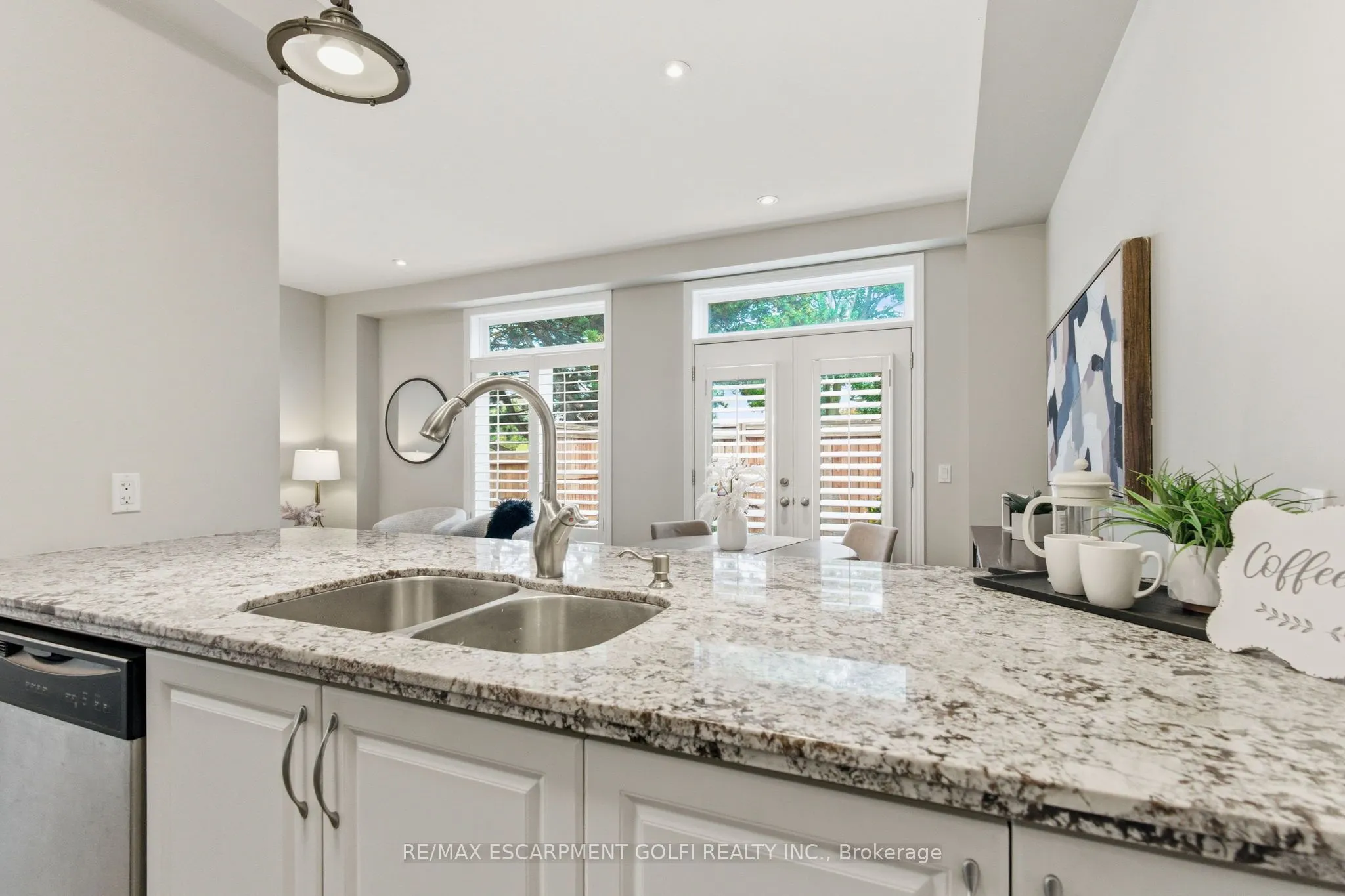 5056 New Street, #1