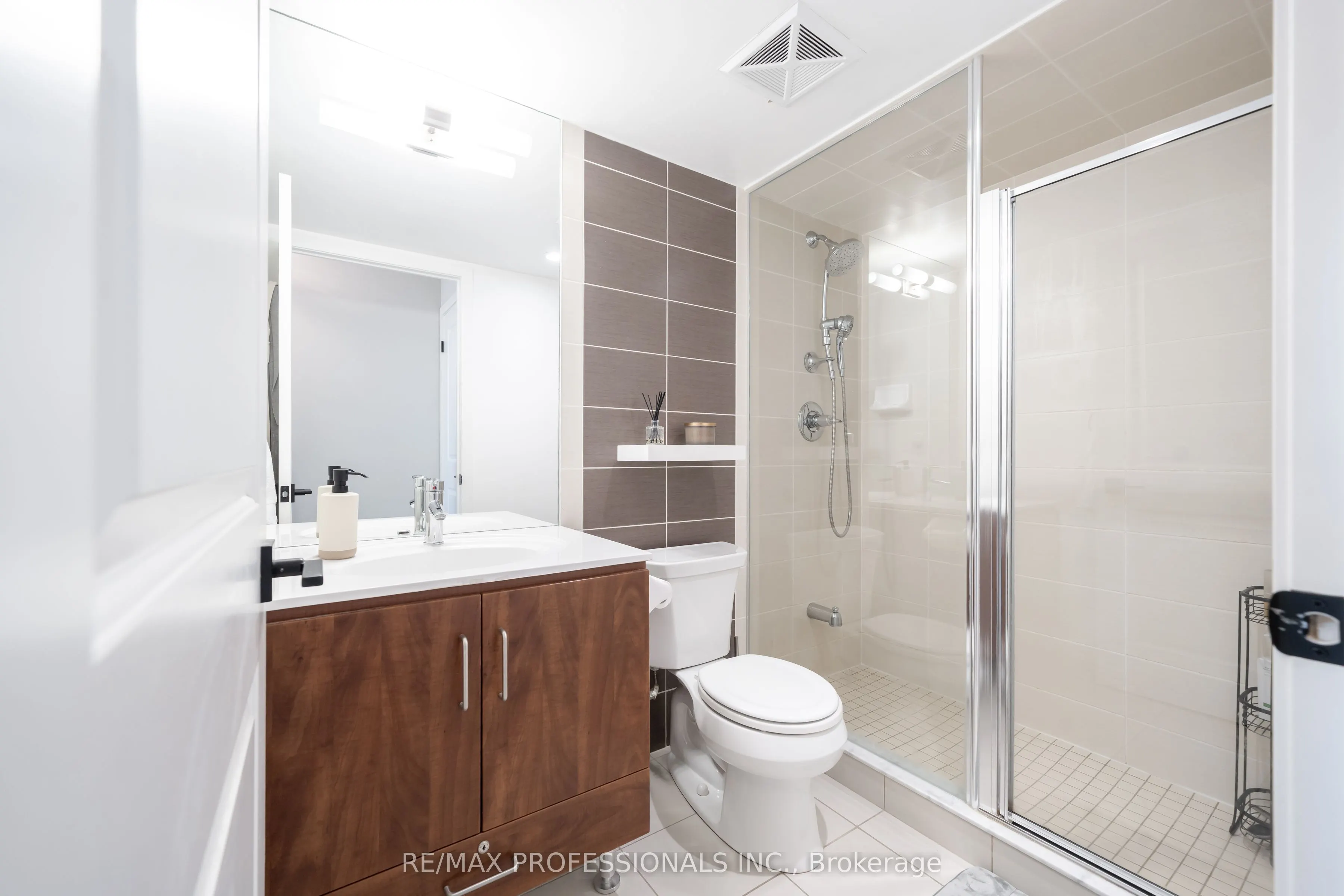 205 Sherway Gardens Road, #610