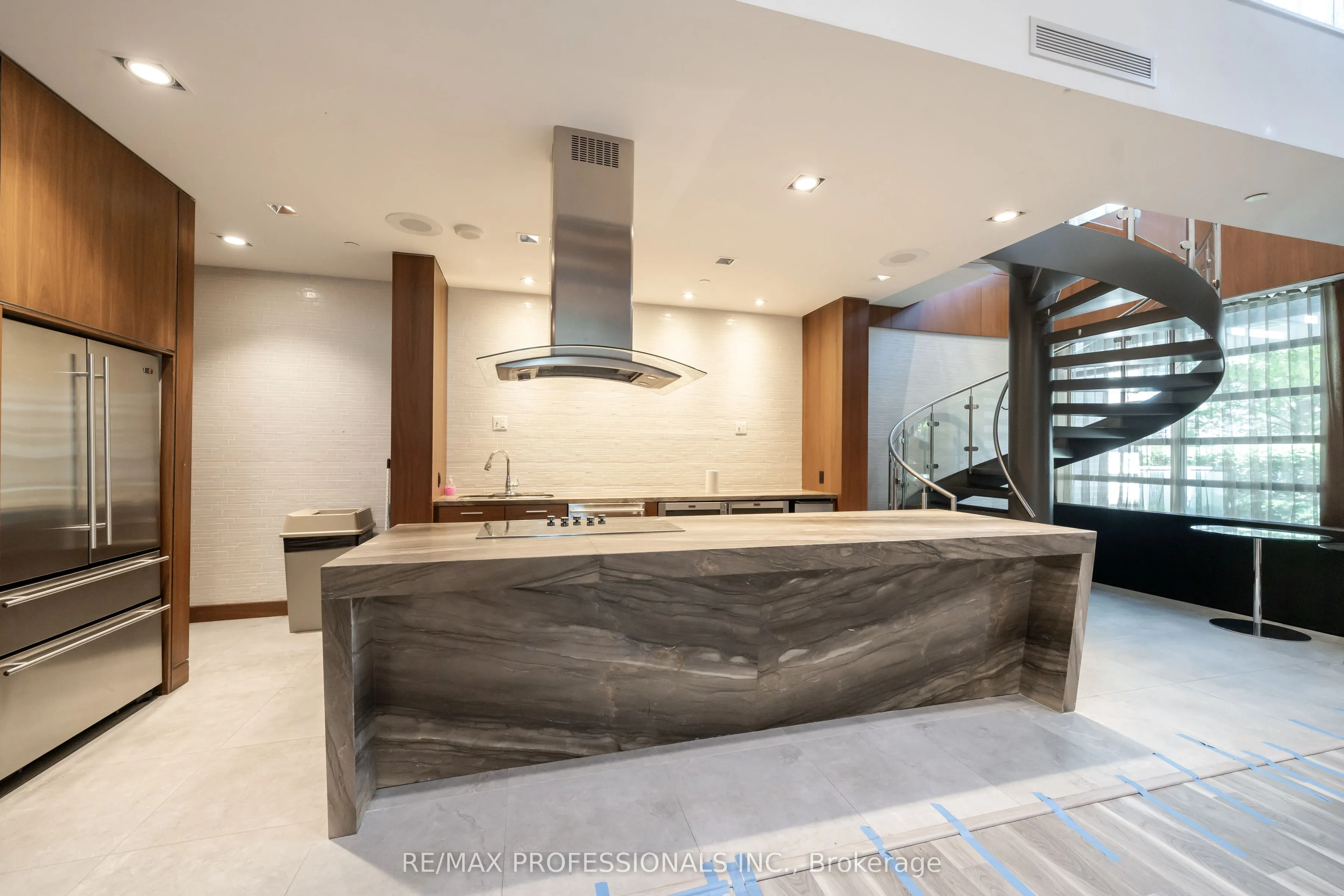 205 Sherway Gardens Road, #610