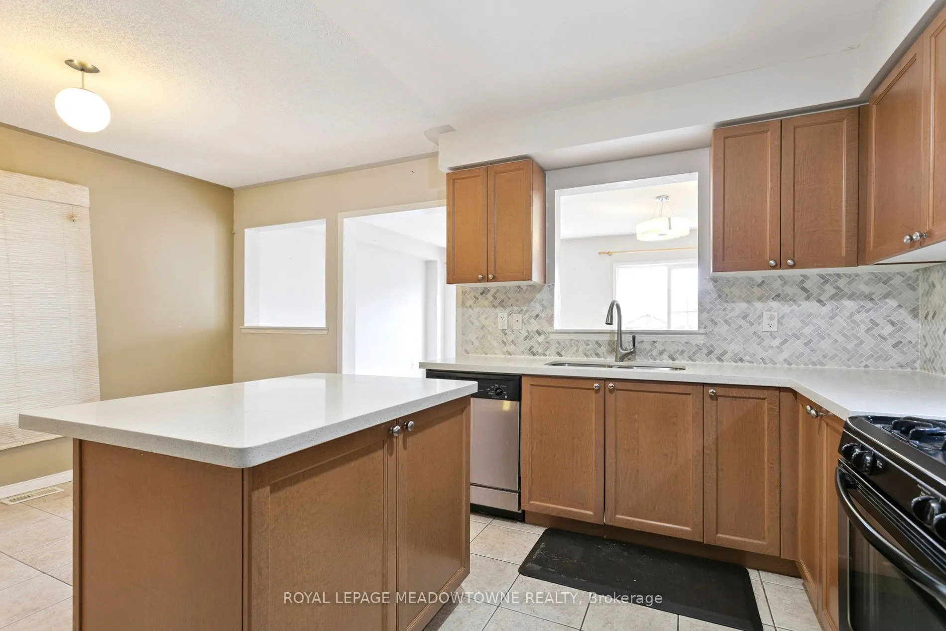 132 Crystalview Crescent, #Upper