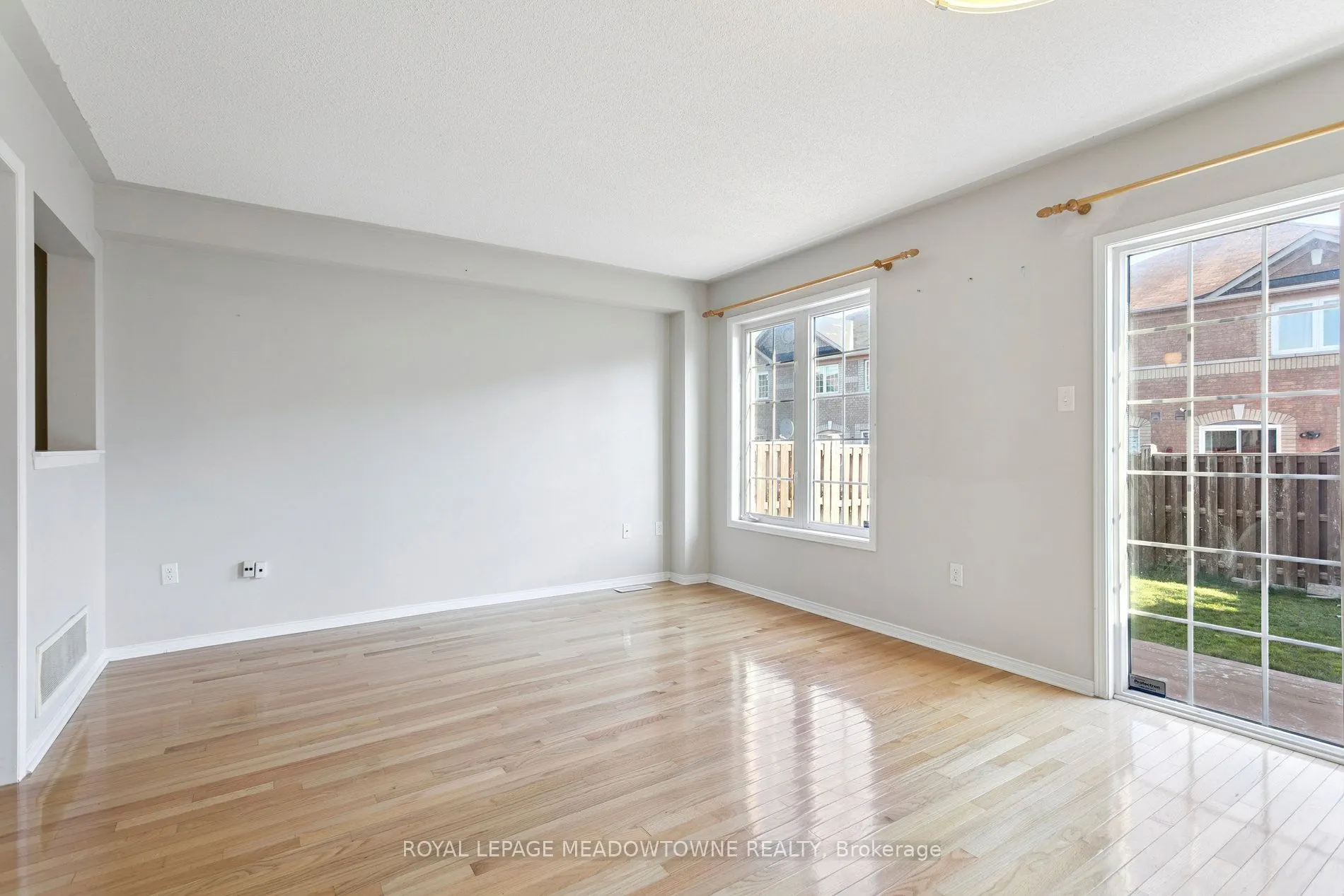 132 Crystalview Crescent, #Upper