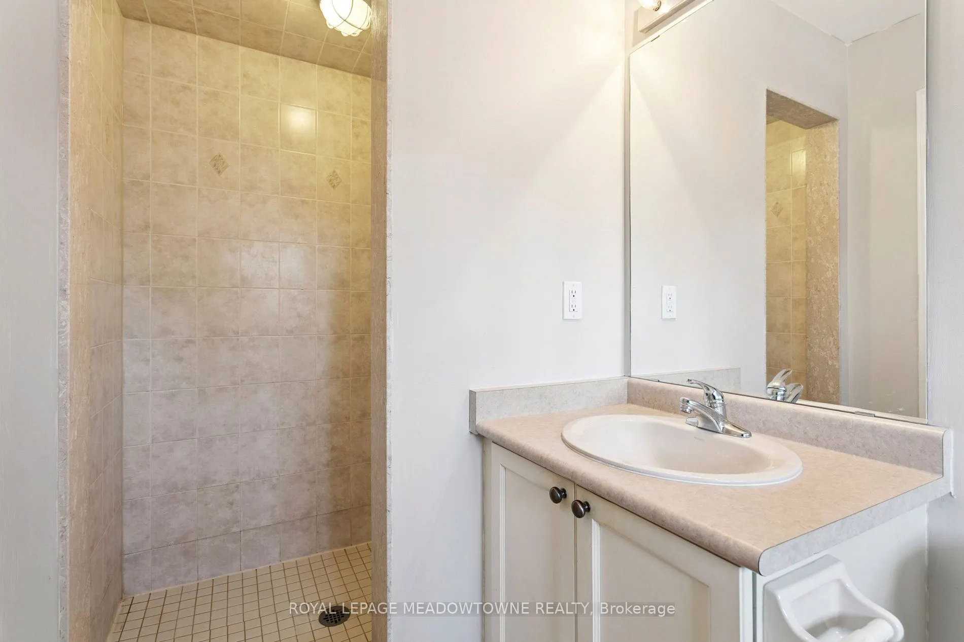 132 Crystalview Crescent, #Upper