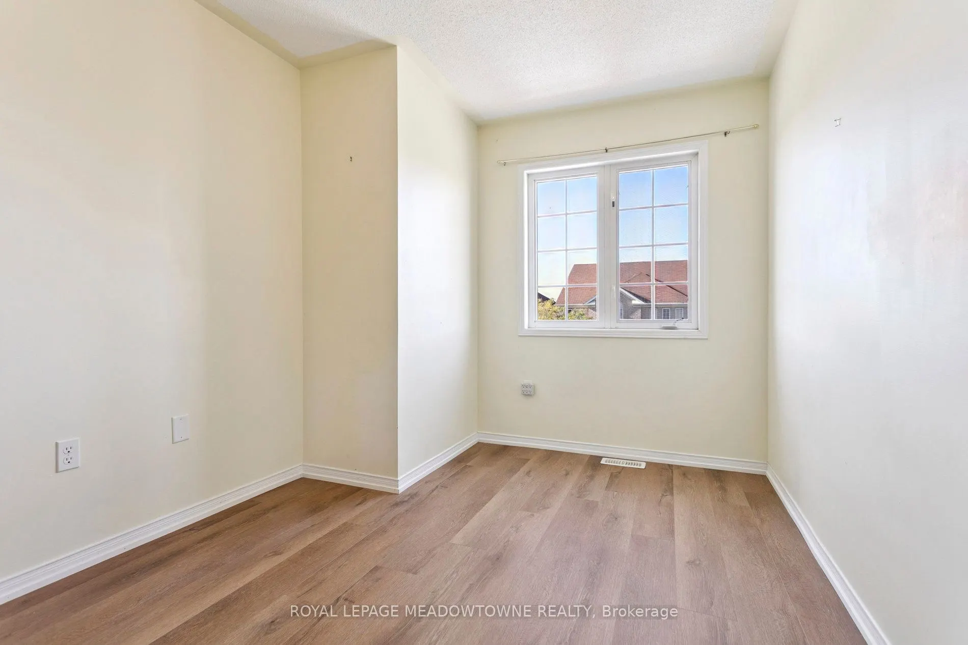 132 Crystalview Crescent, #Upper