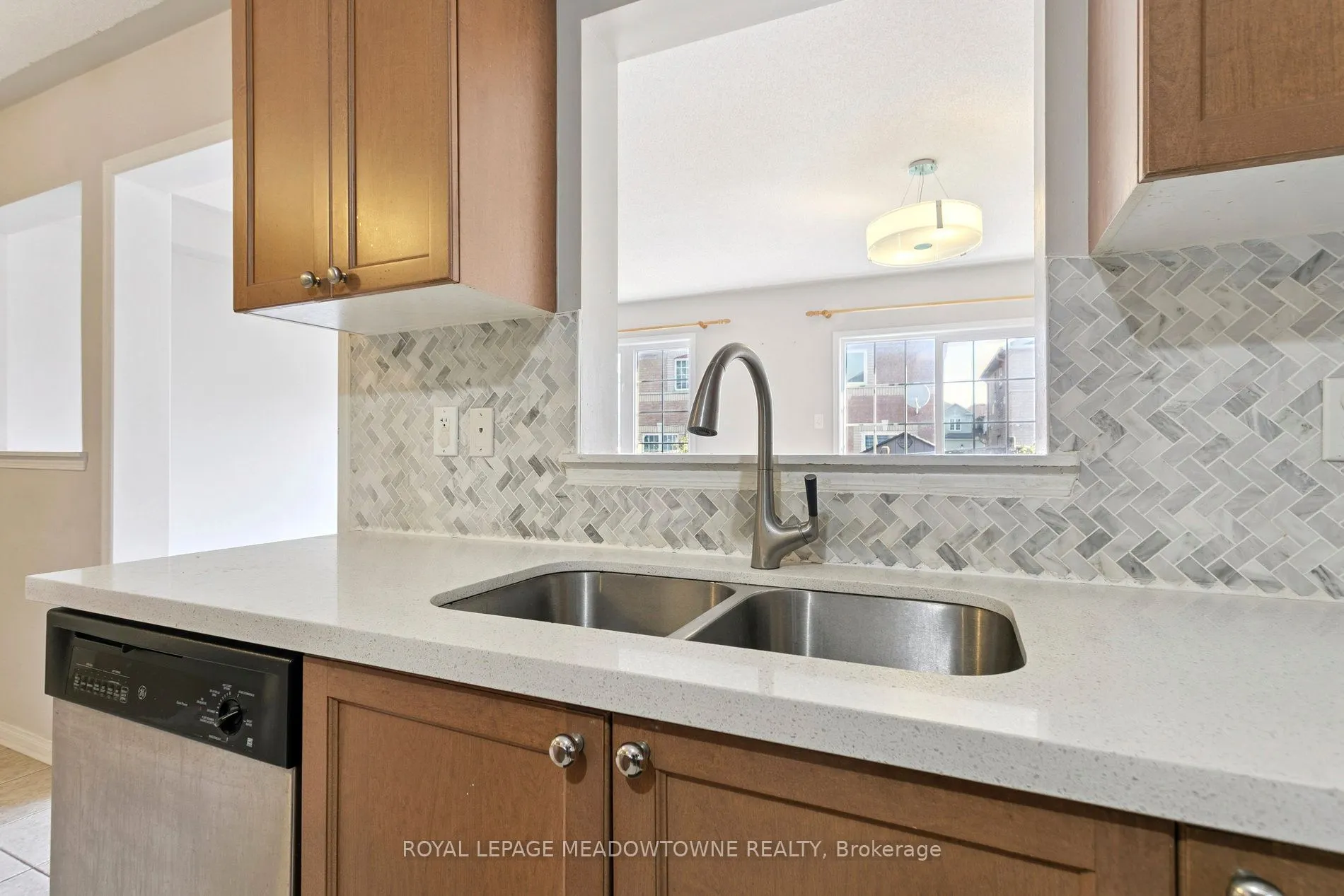 132 Crystalview Crescent, #Upper