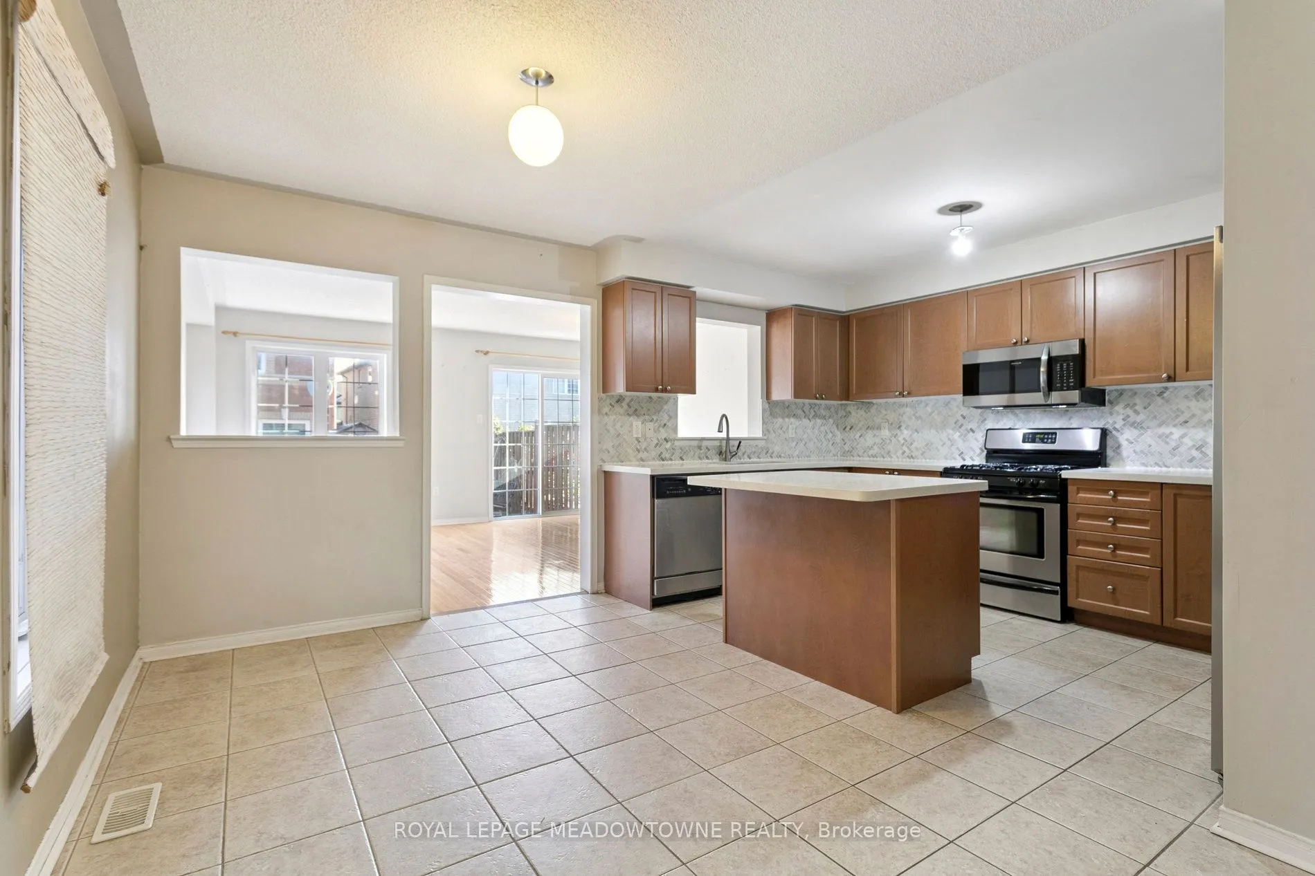 132 Crystalview Crescent, #Upper