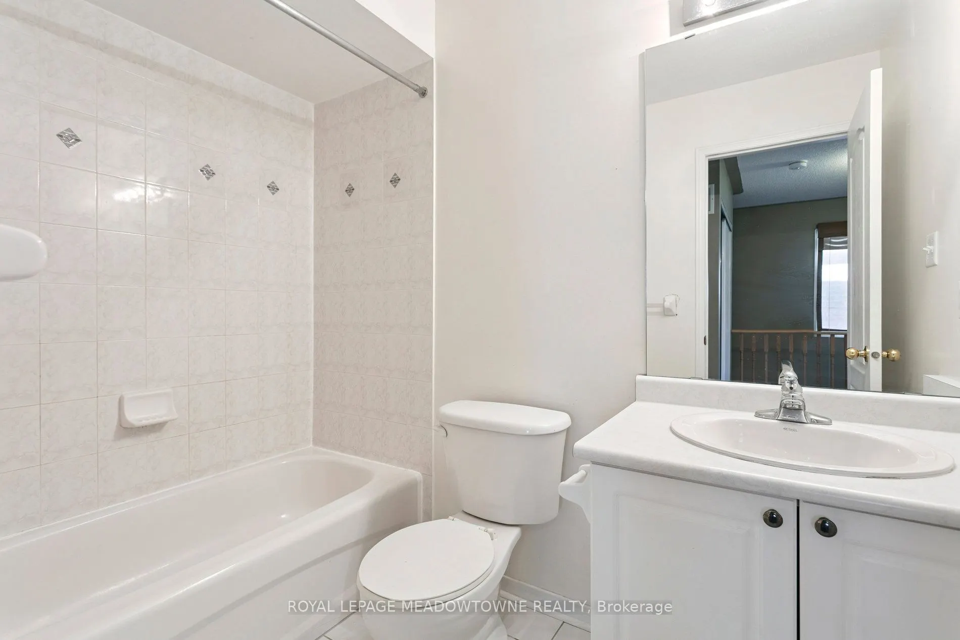 132 Crystalview Crescent, #Upper
