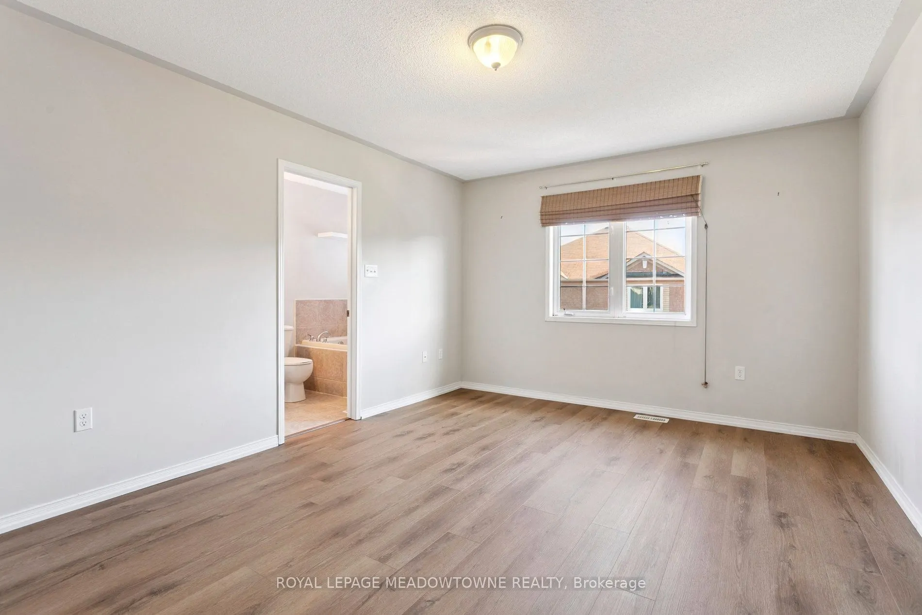 132 Crystalview Crescent, #Upper