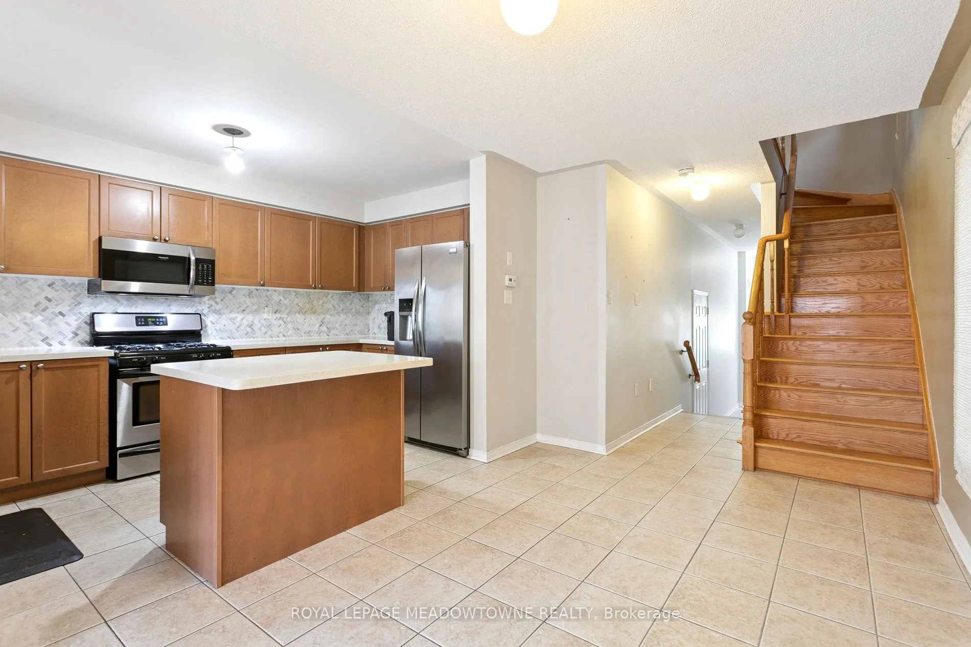 132 Crystalview Crescent, #Upper