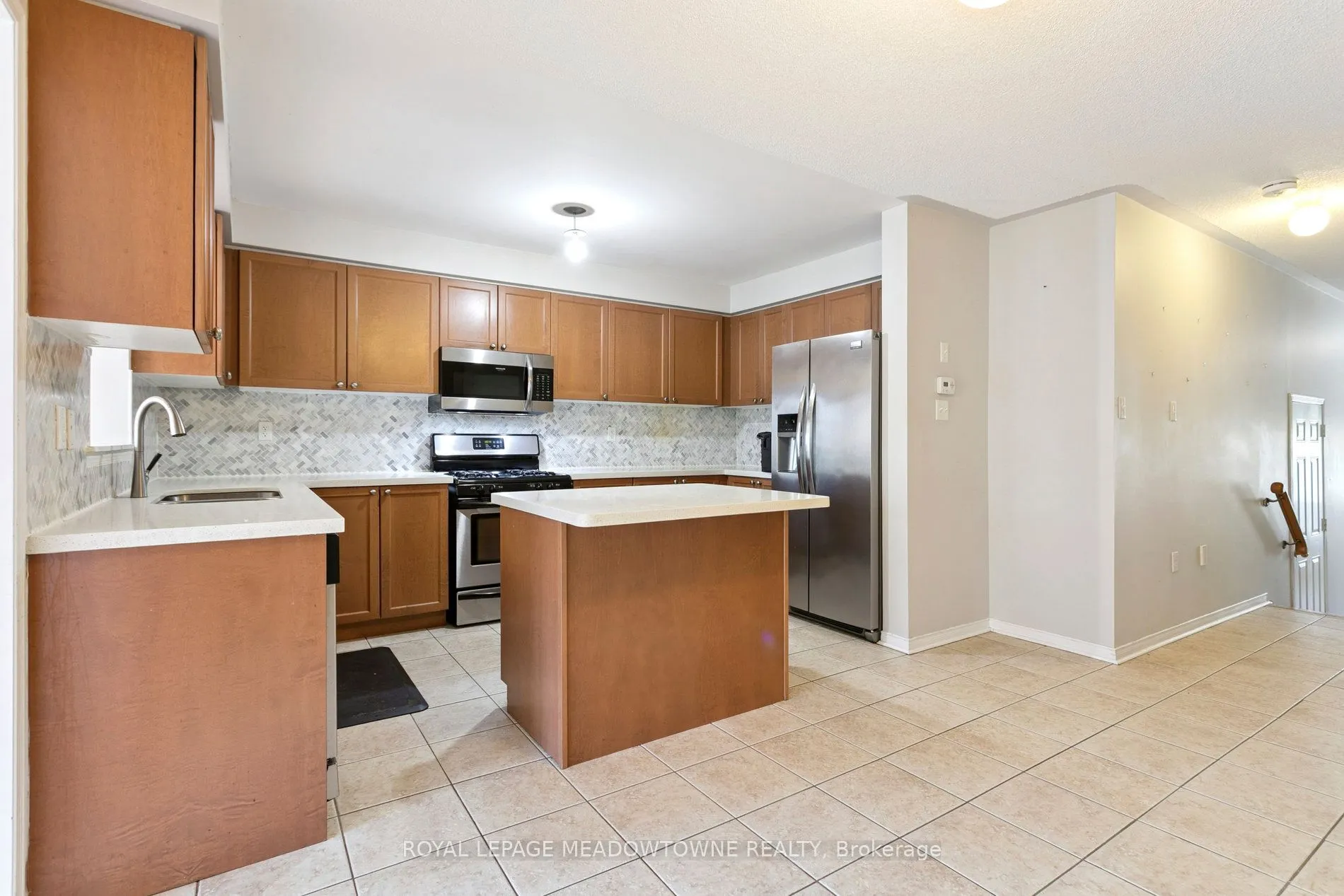 132 Crystalview Crescent, #Upper