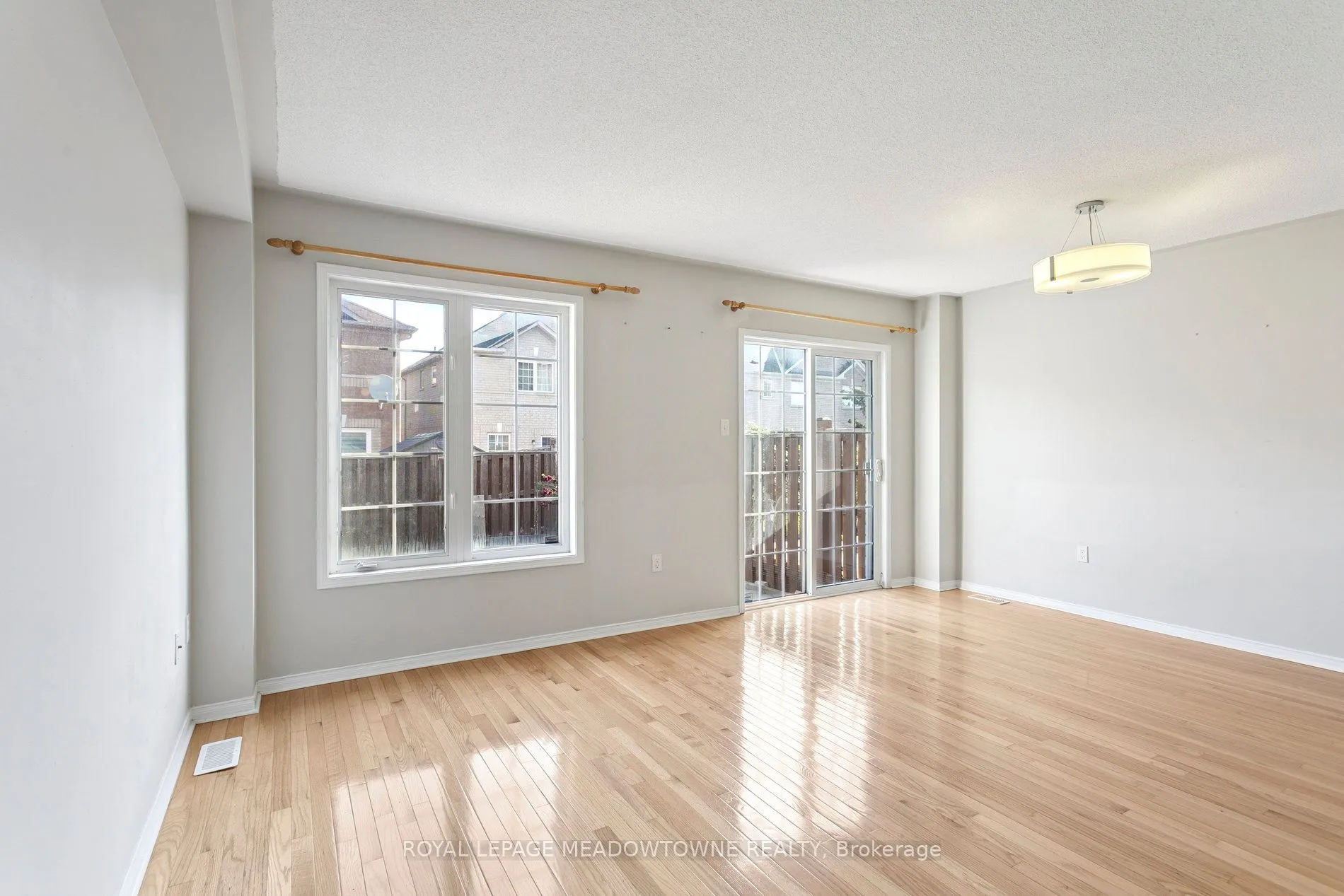 132 Crystalview Crescent, #Upper