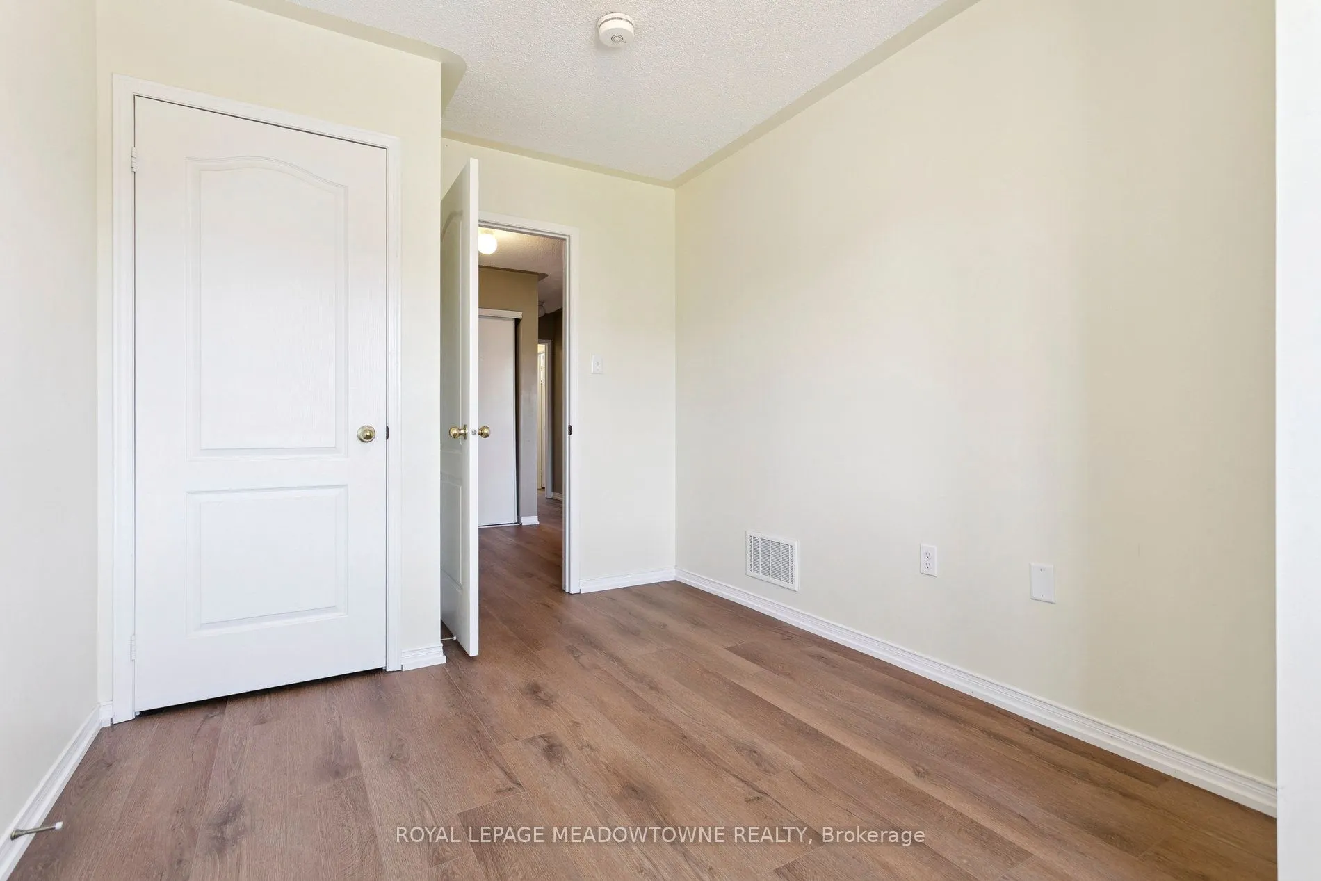 132 Crystalview Crescent, #Upper
