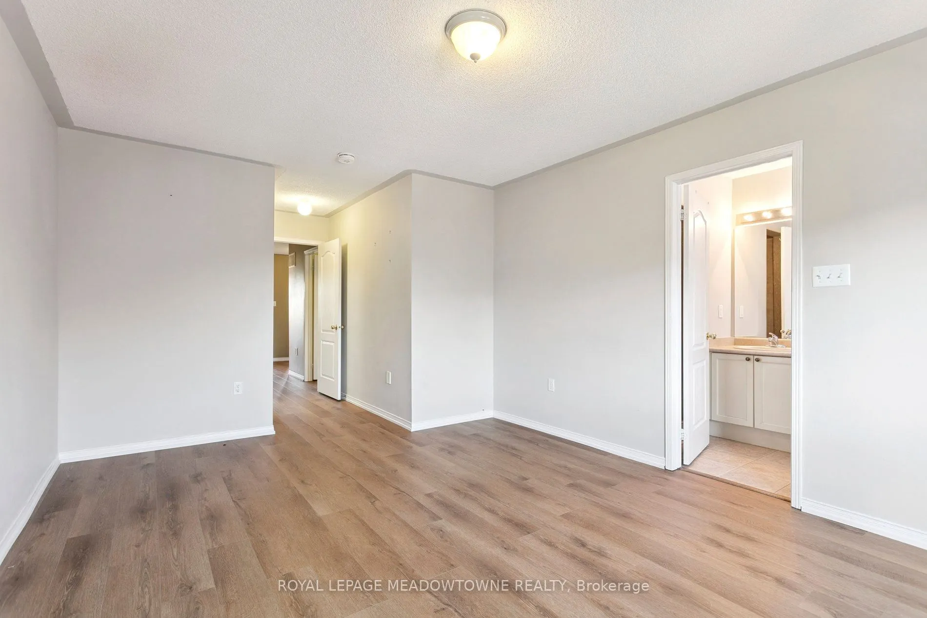 132 Crystalview Crescent, #Upper