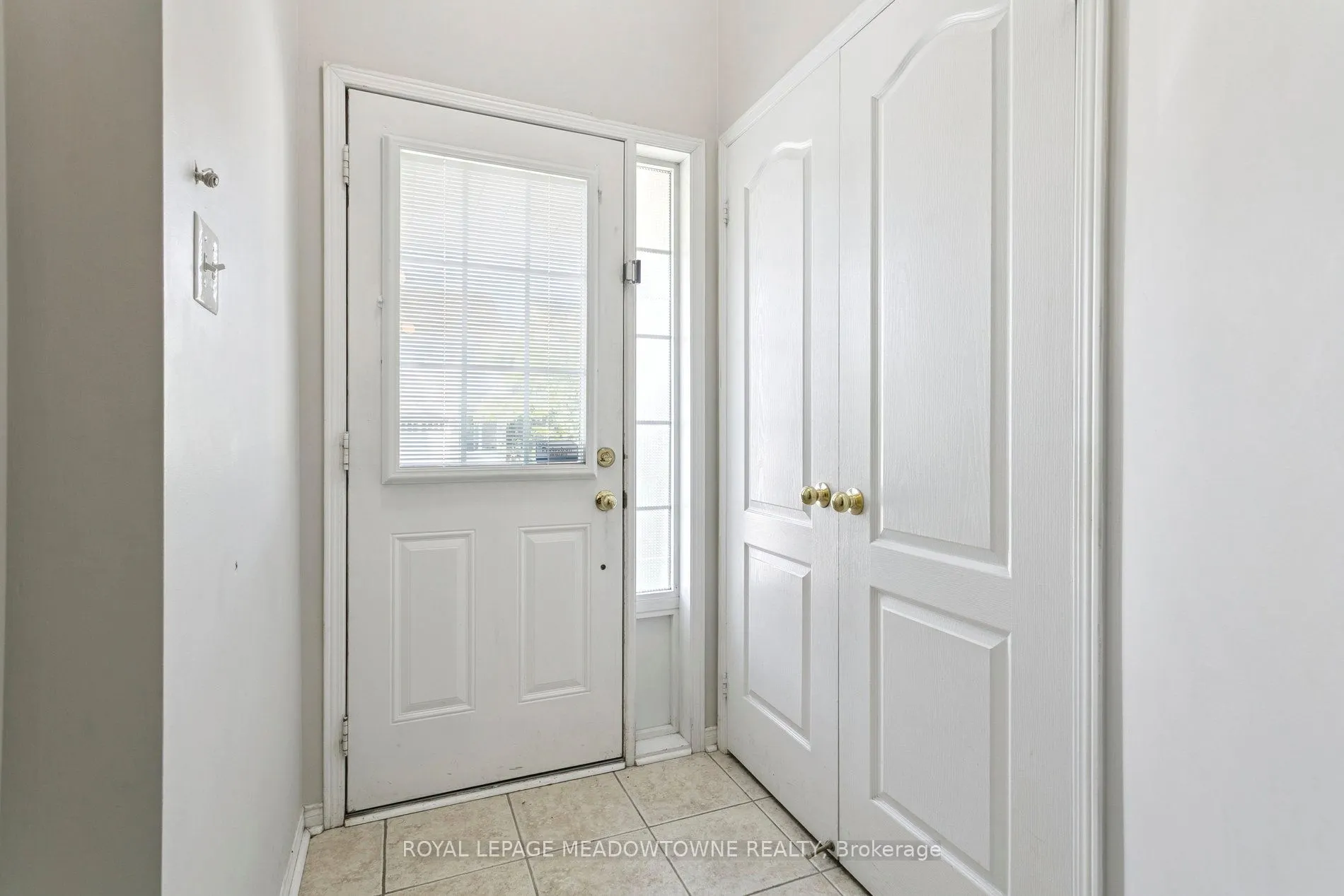 132 Crystalview Crescent, #Upper