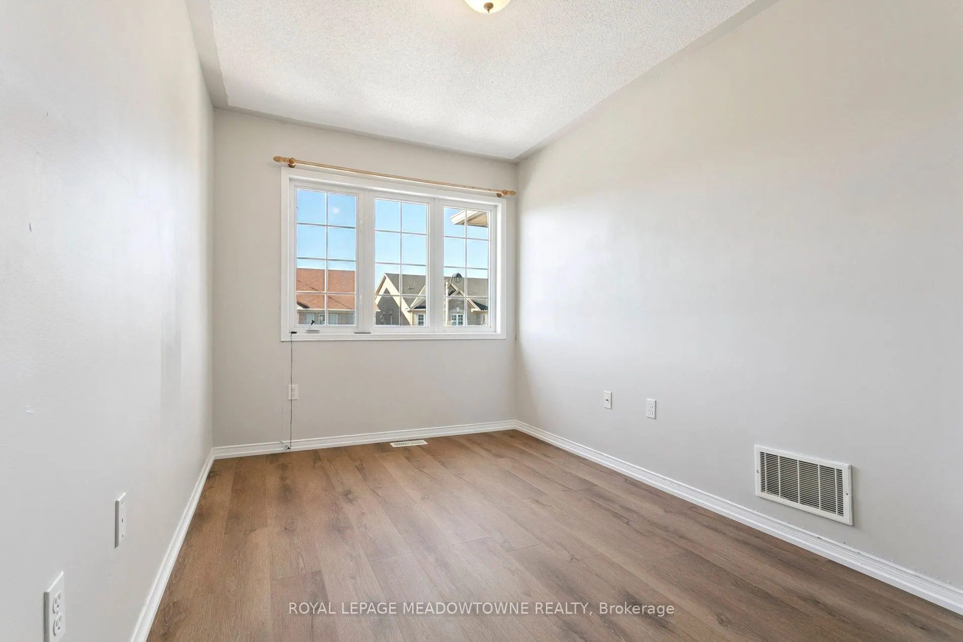132 Crystalview Crescent, #Upper
