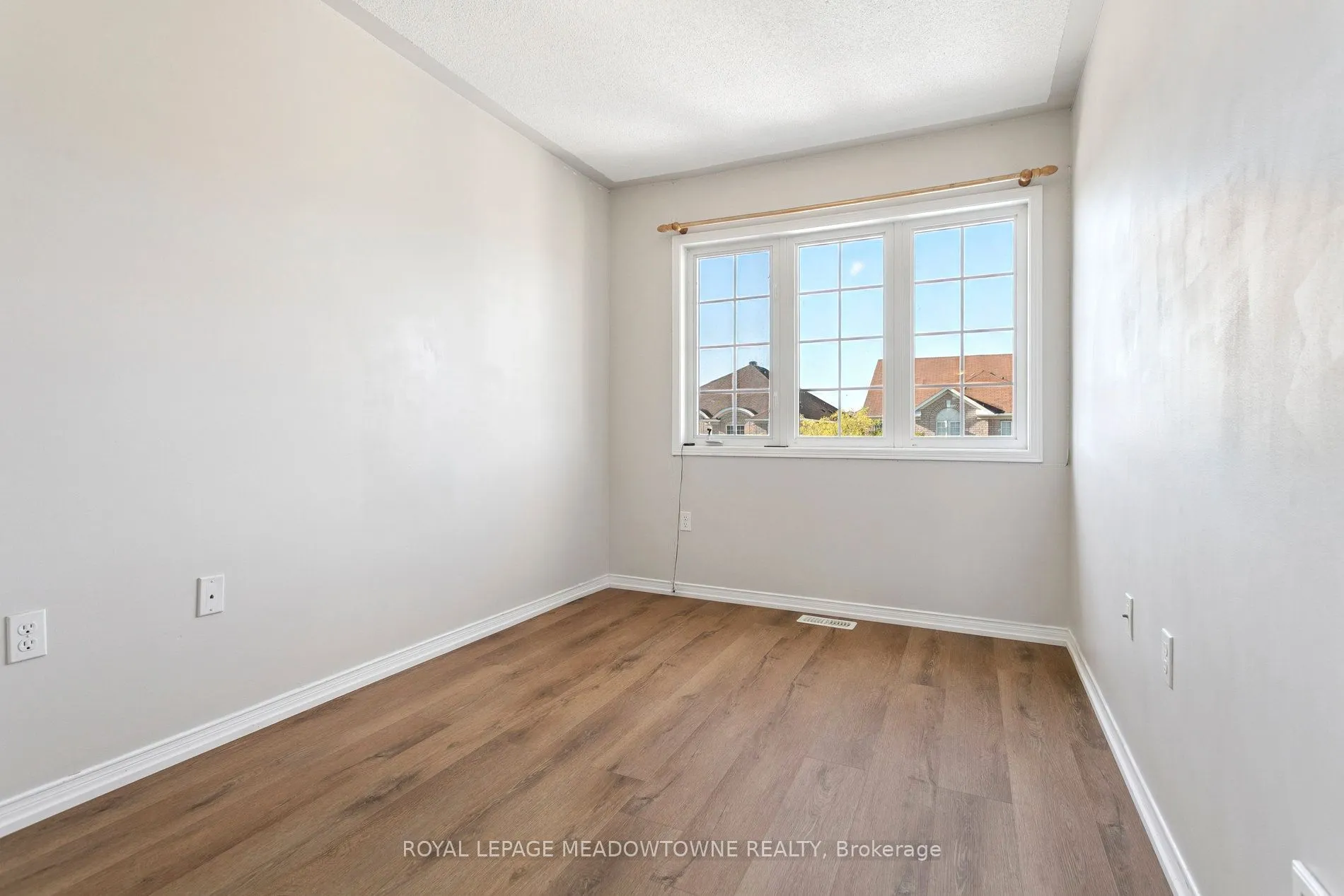 132 Crystalview Crescent, #Upper