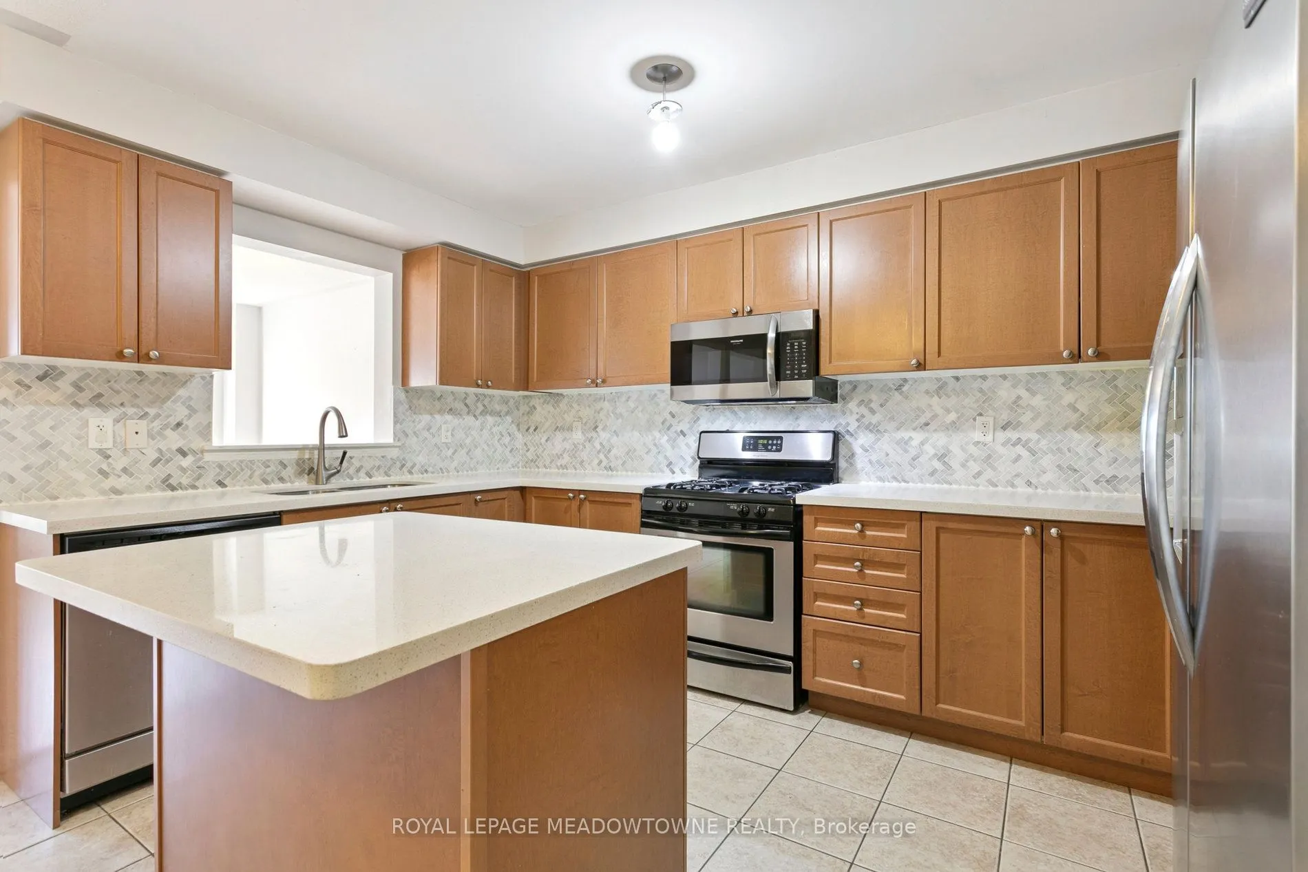 132 Crystalview Crescent, #Upper