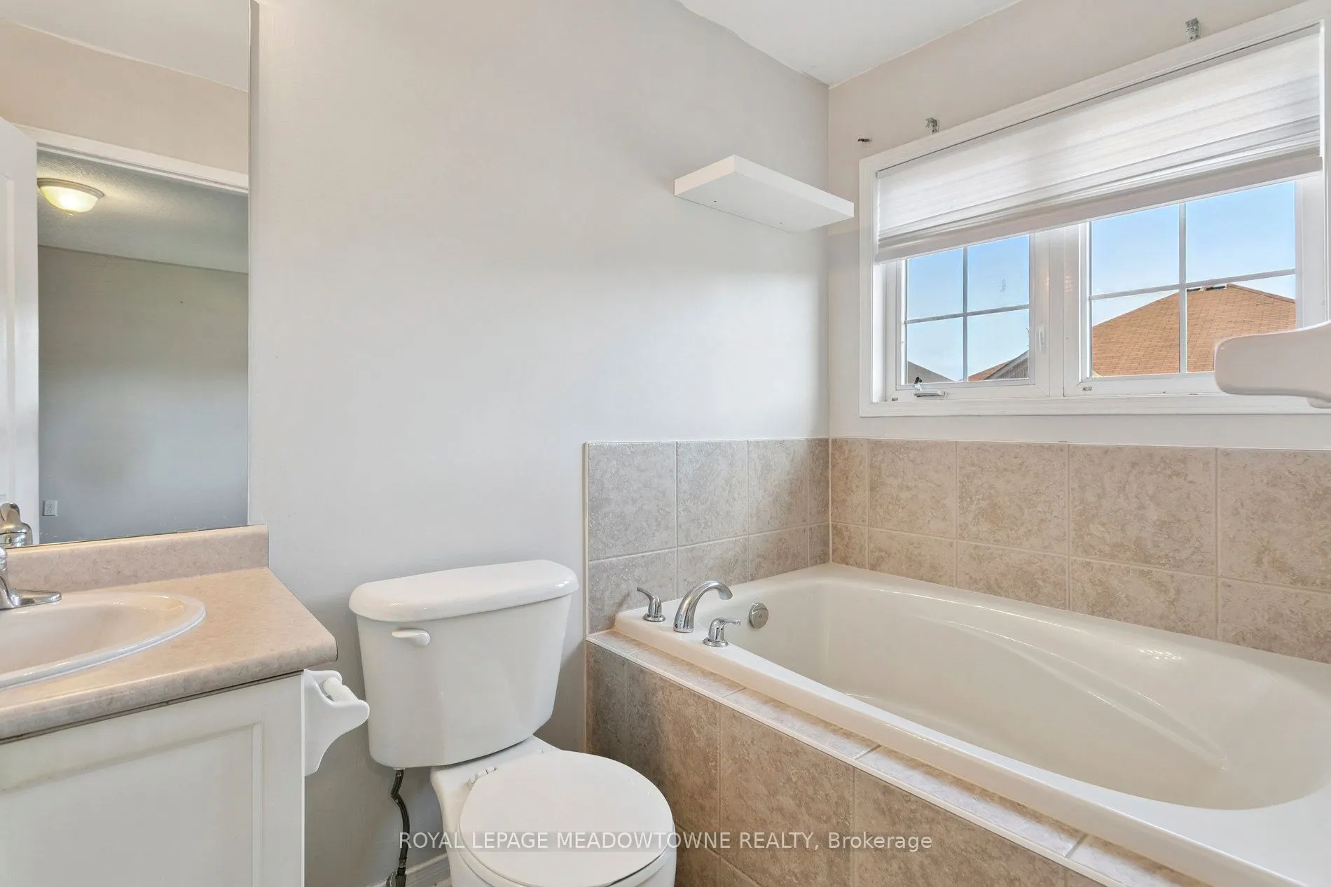 132 Crystalview Crescent, #Upper
