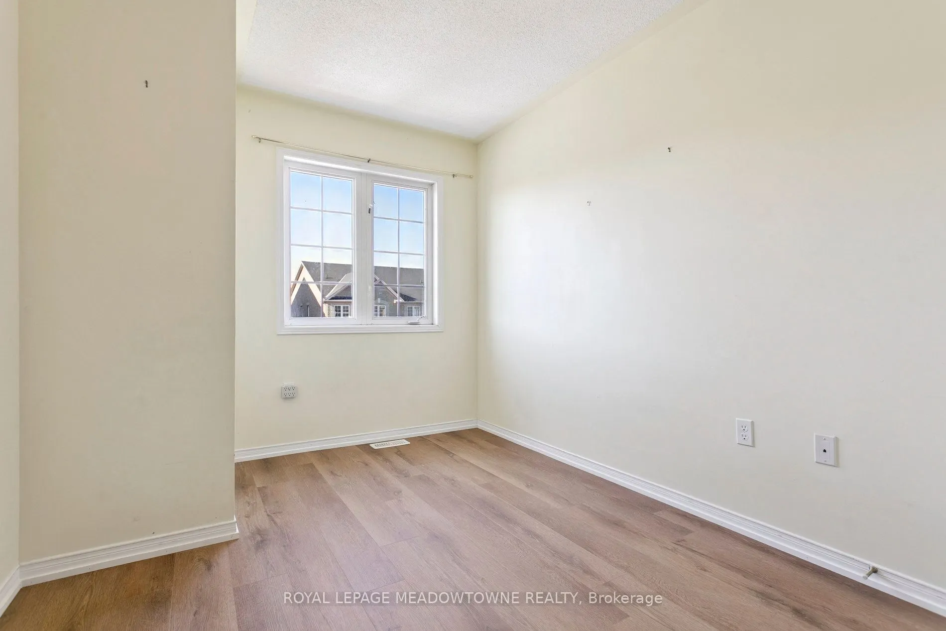 132 Crystalview Crescent, #Upper