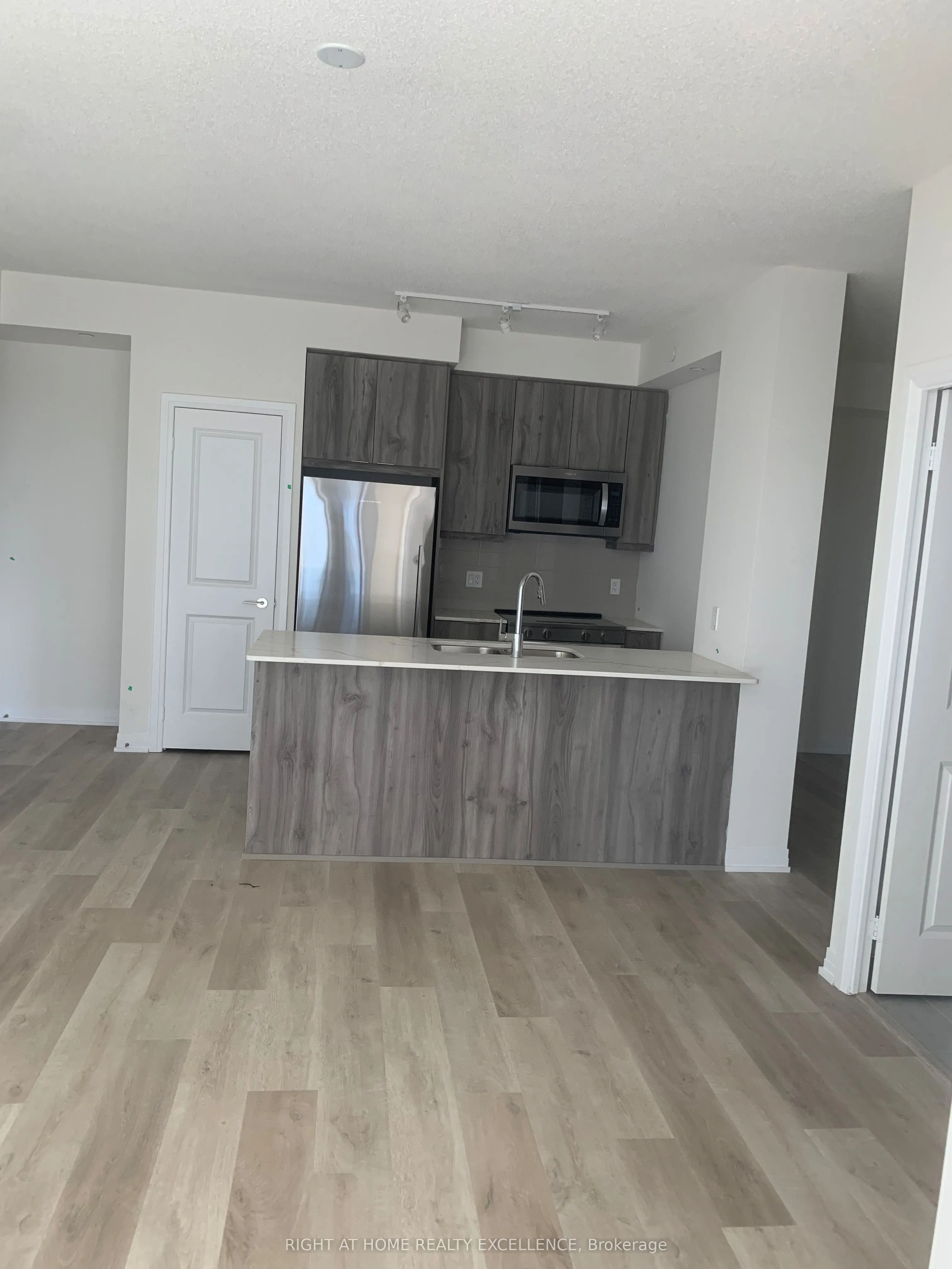 15 Watergarden Drive, #2005