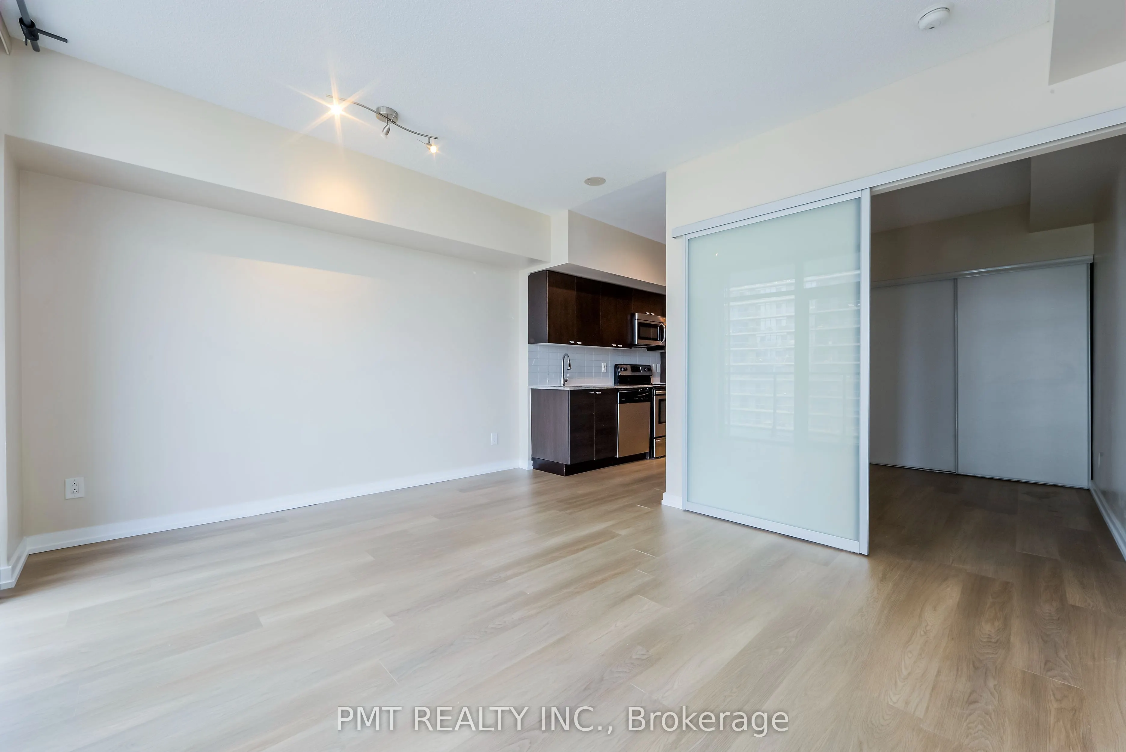 105 The Queensway, #612
