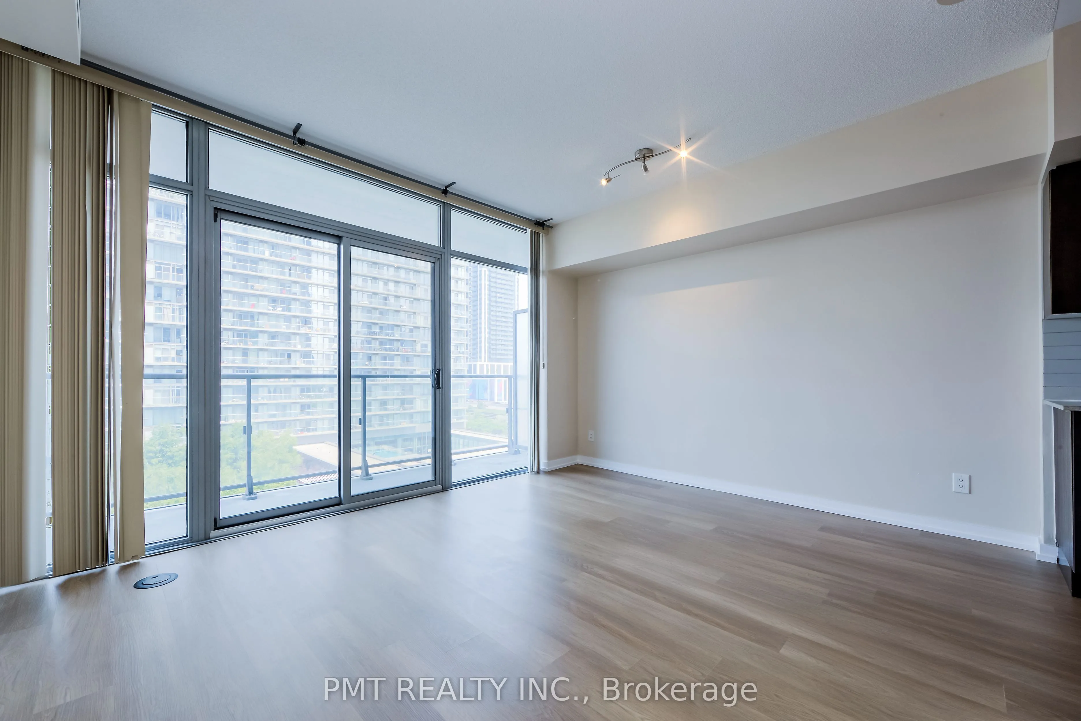 105 The Queensway, #612