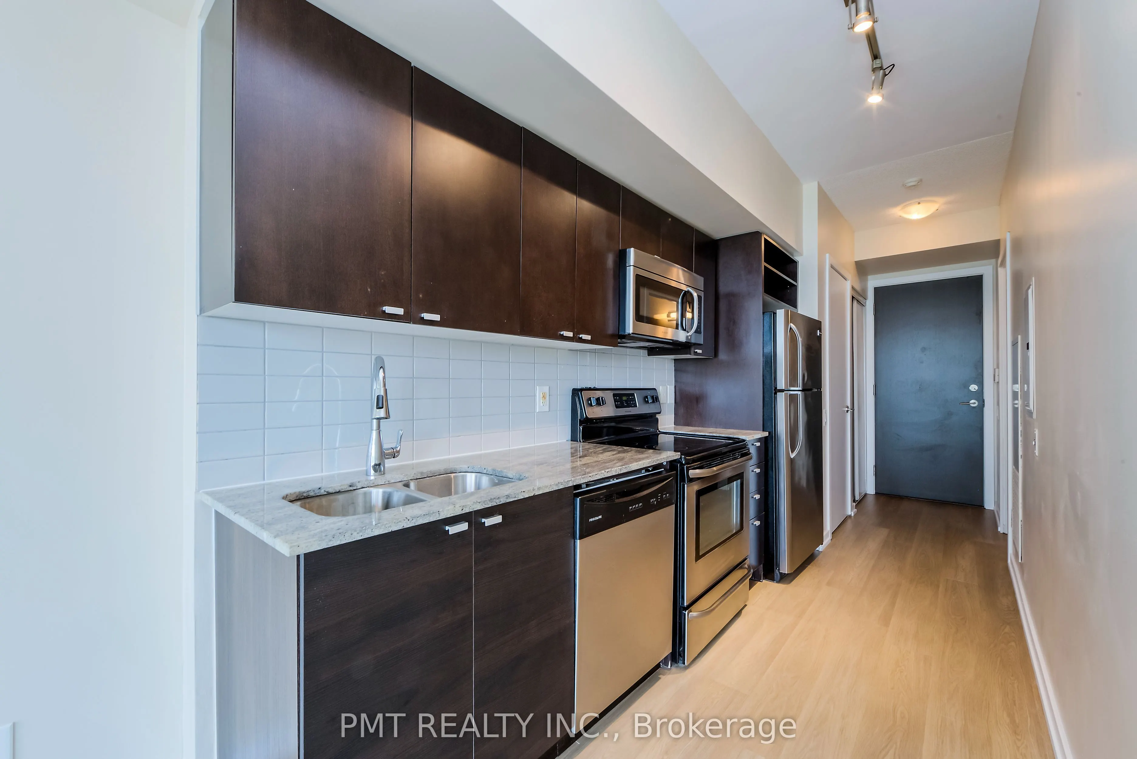 105 The Queensway, #612