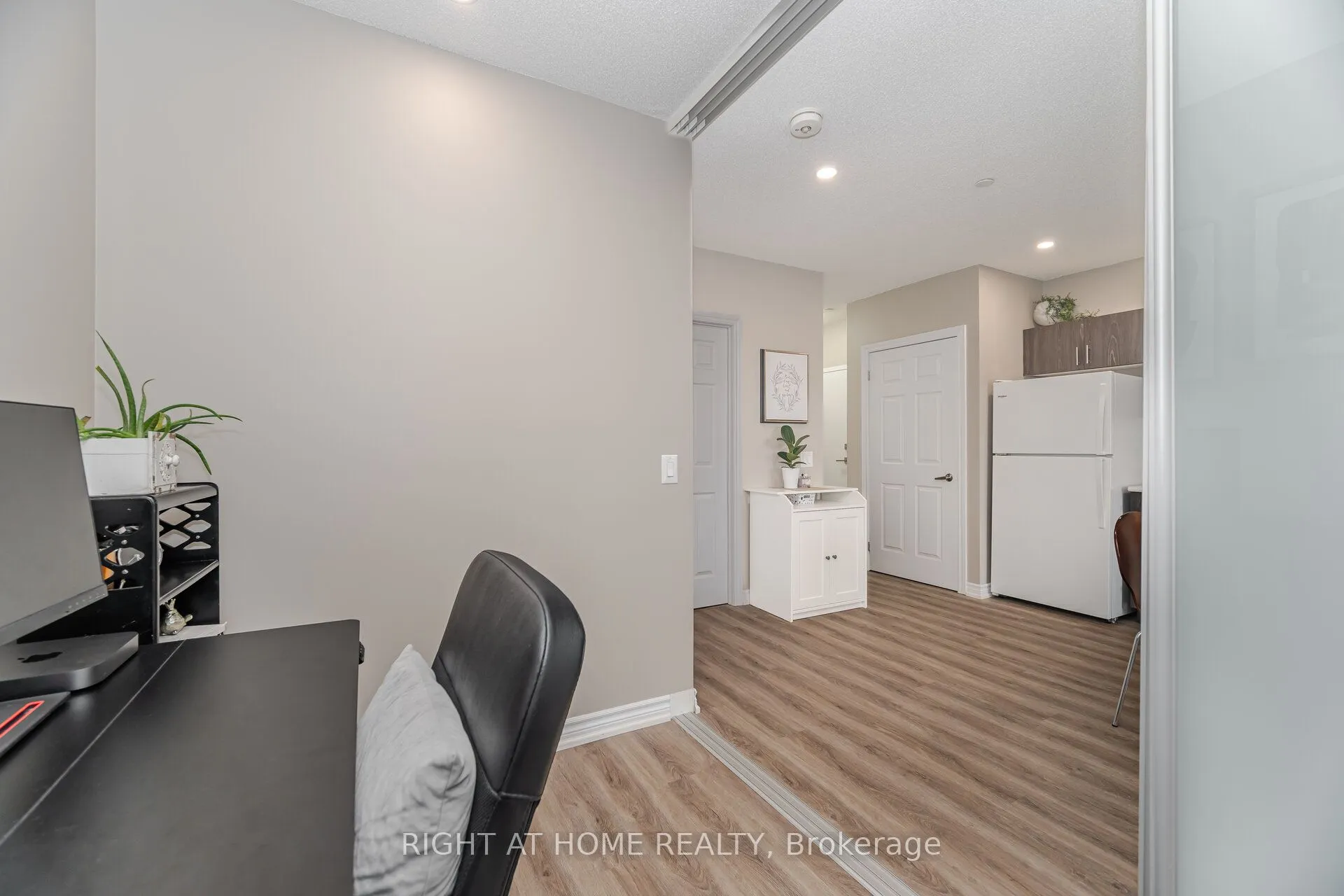 716 Main Street E, #101