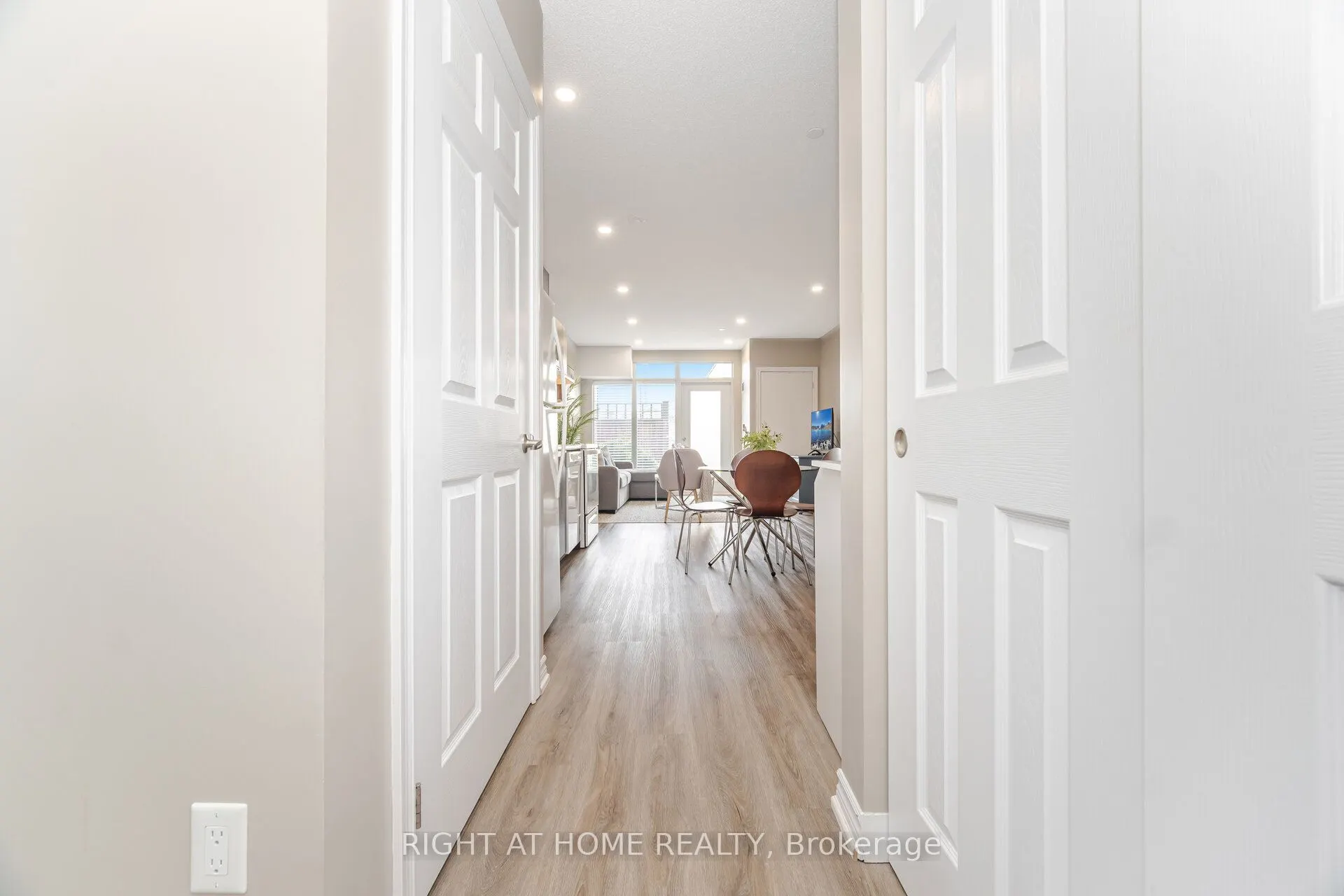 716 Main Street E, #101